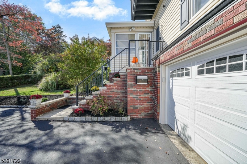 36 Clara St