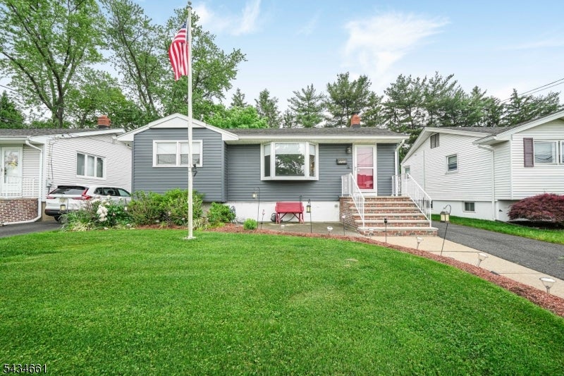 202 Colonial Ave