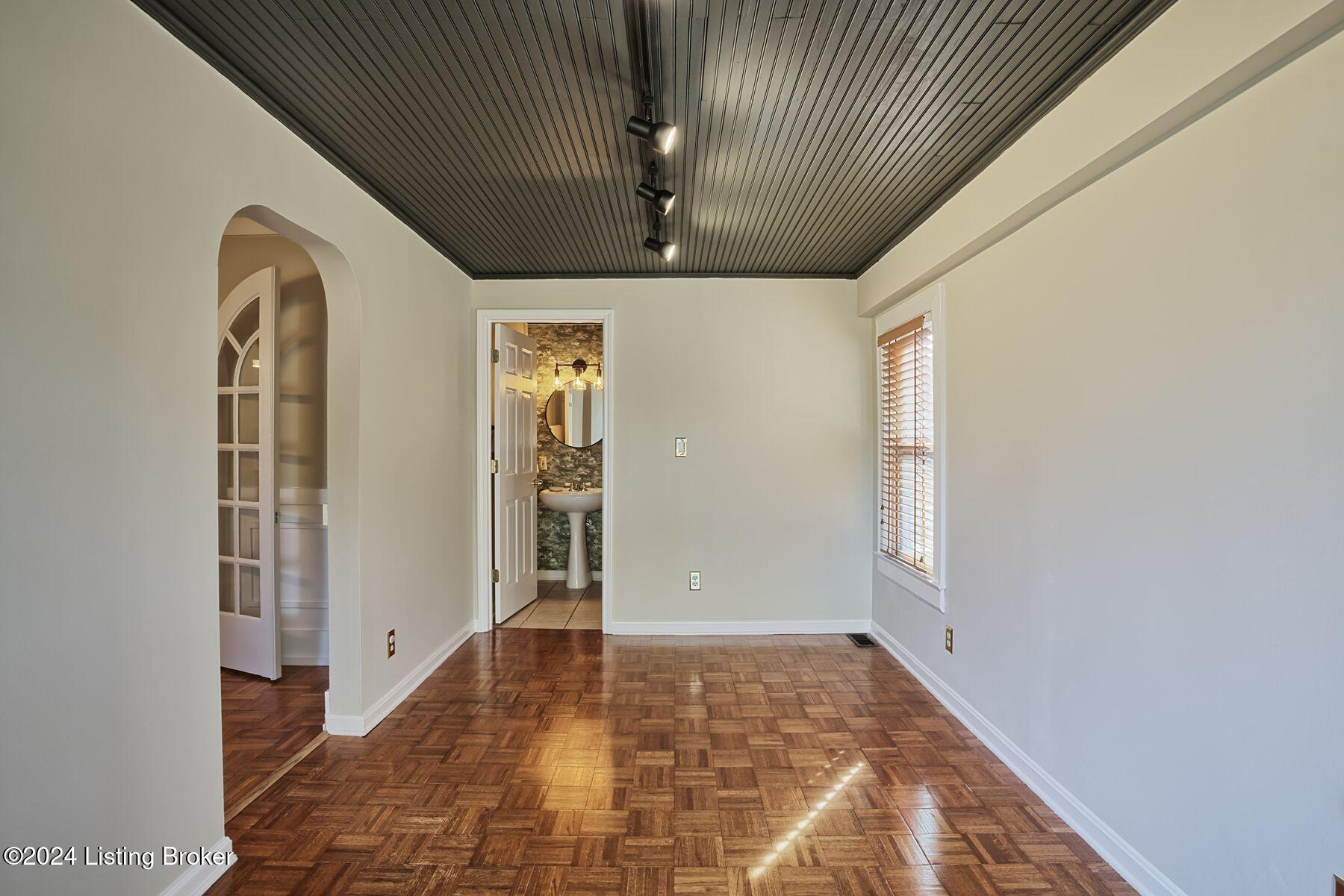 3031 Lexington Rd