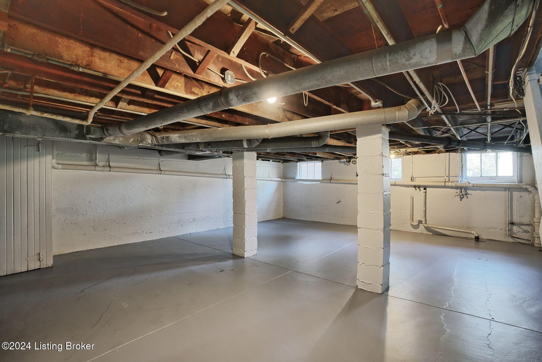 3031 Lexington Rd