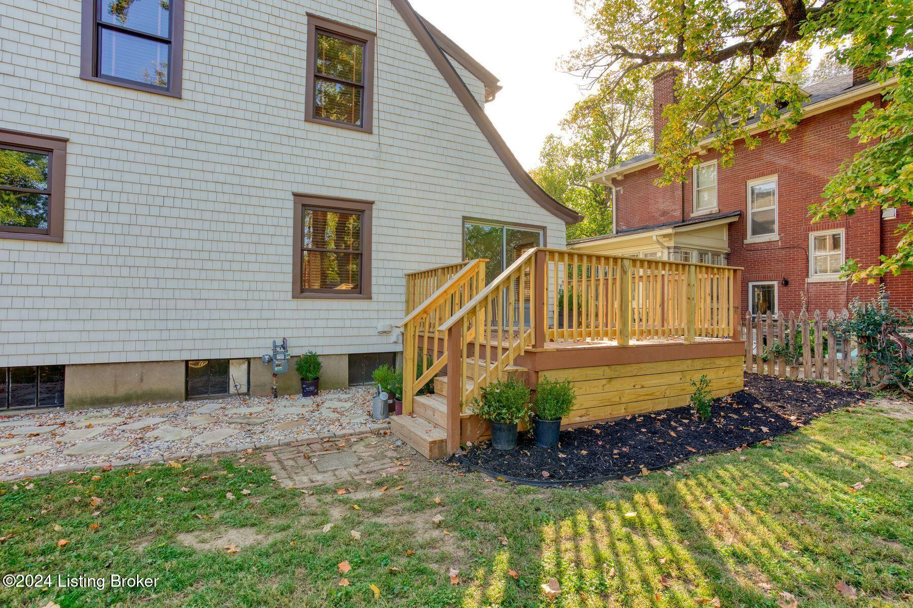 3031 Lexington Rd