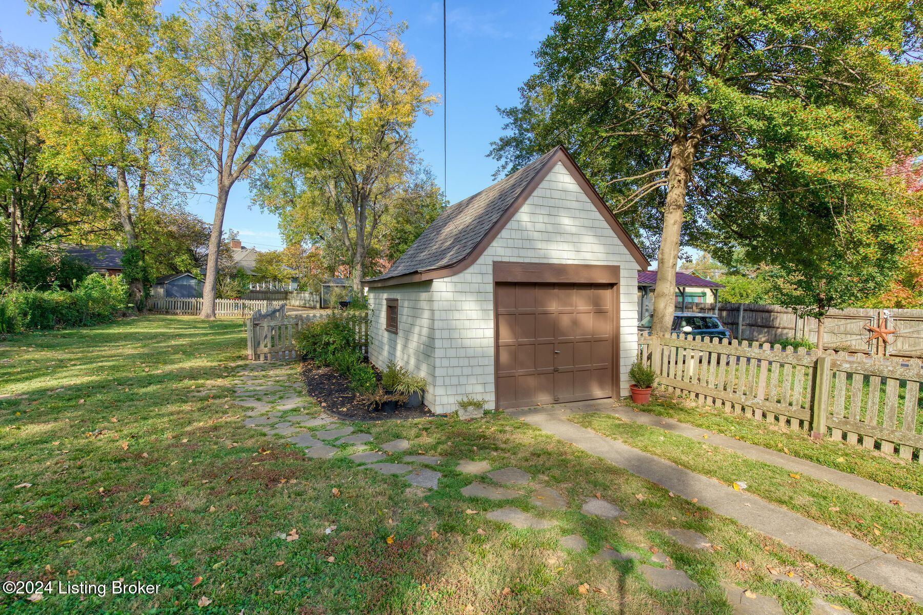 3031 Lexington Rd