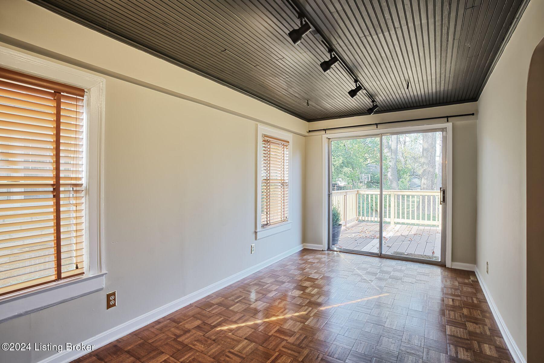 3031 Lexington Rd