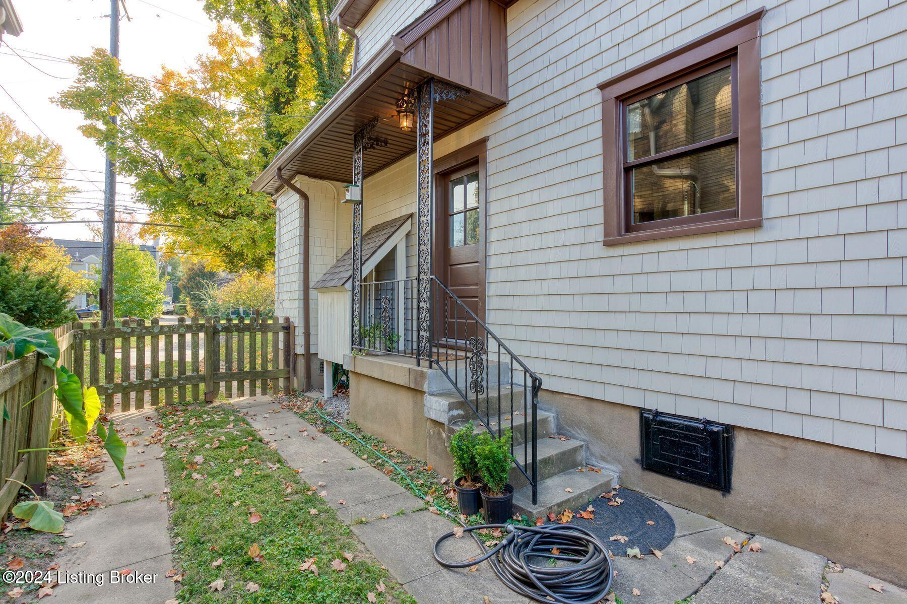 3031 Lexington Rd