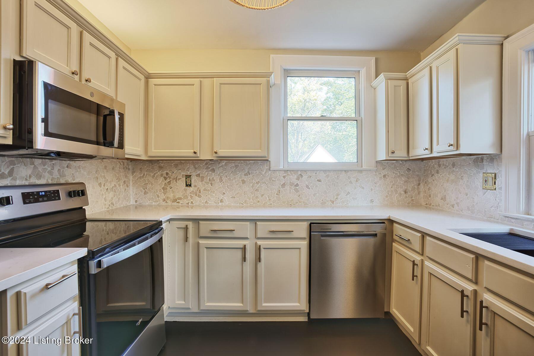 3031 Lexington Rd