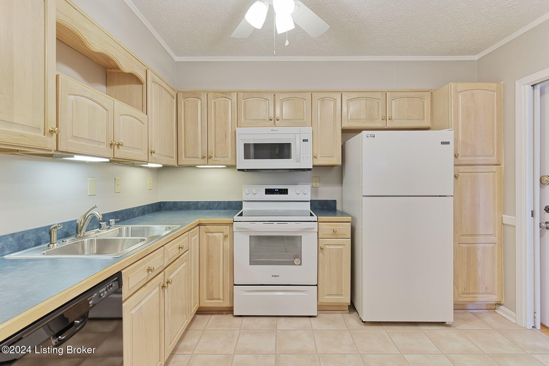 4180 Lyndon Way, 302