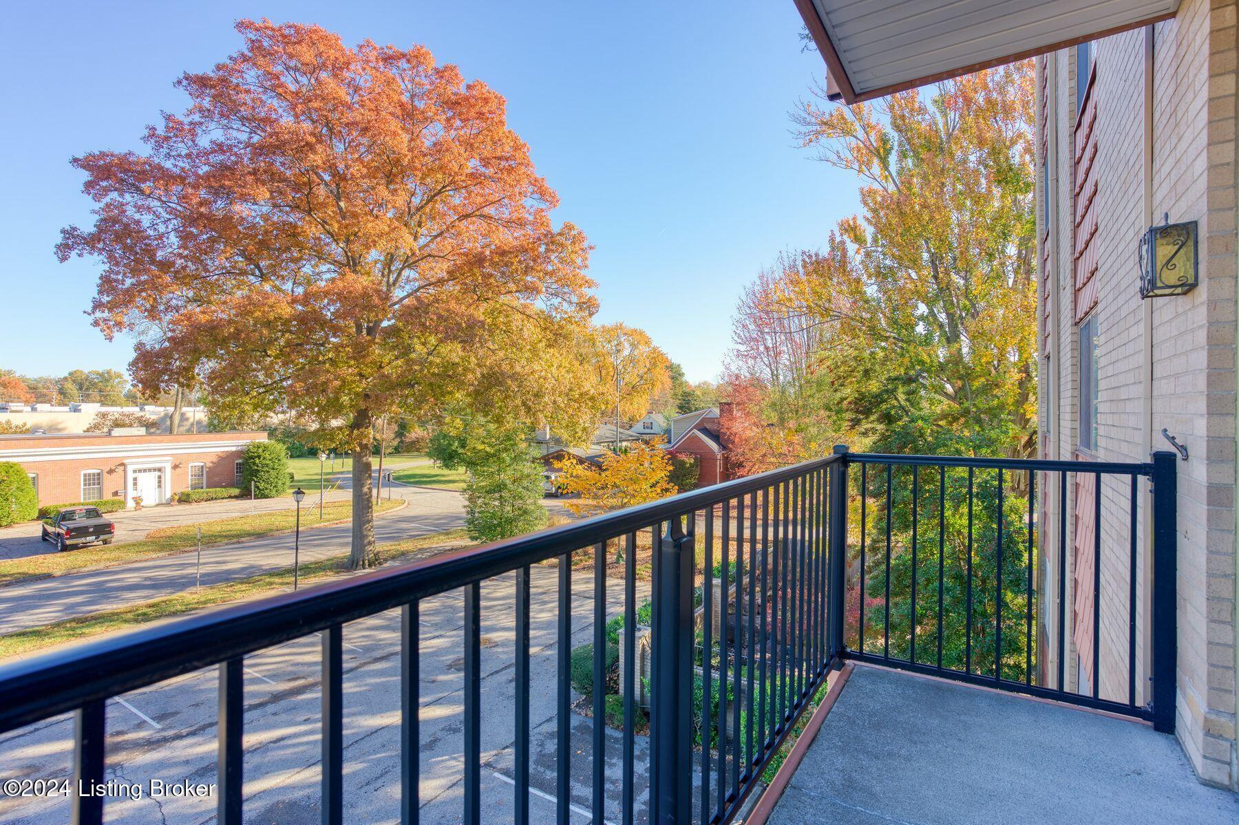 4180 Lyndon Way, 302