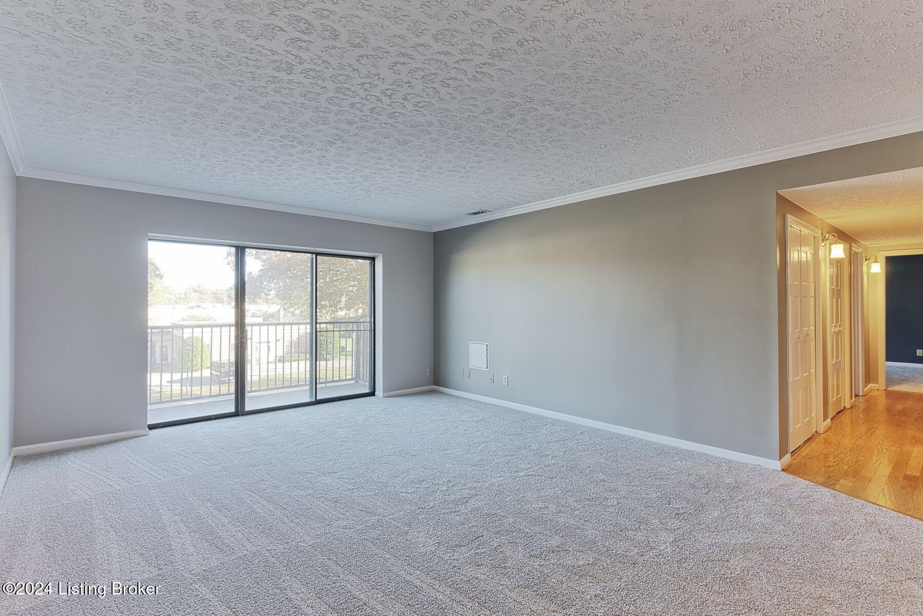 4180 Lyndon Way, 302