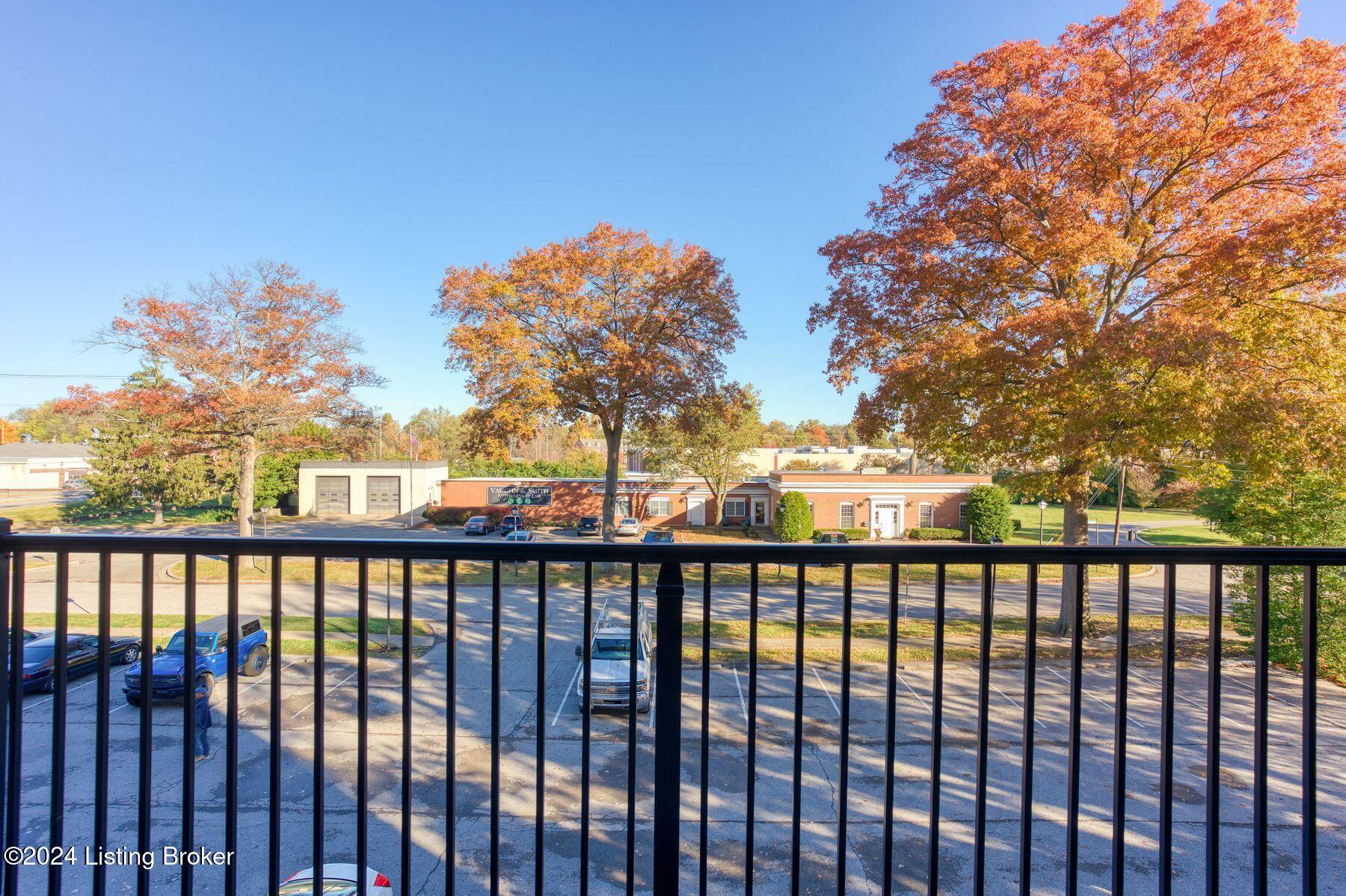 4180 Lyndon Way, 302