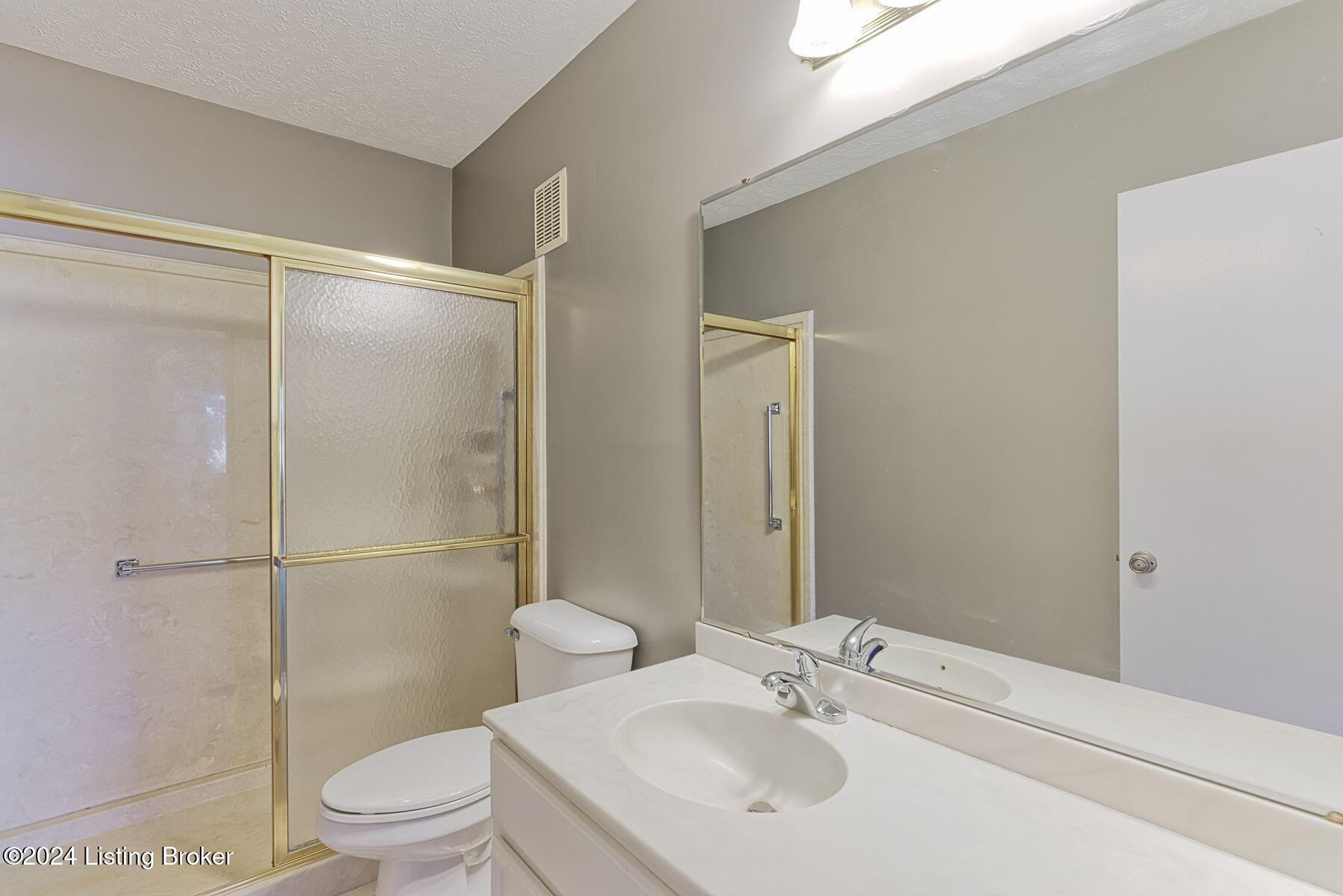 4180 Lyndon Way, 302