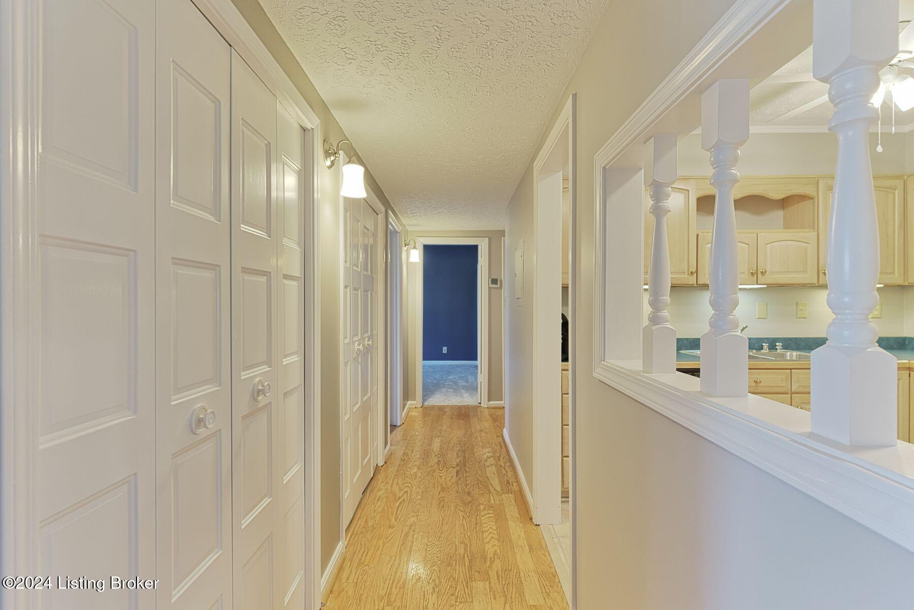 4180 Lyndon Way, 302