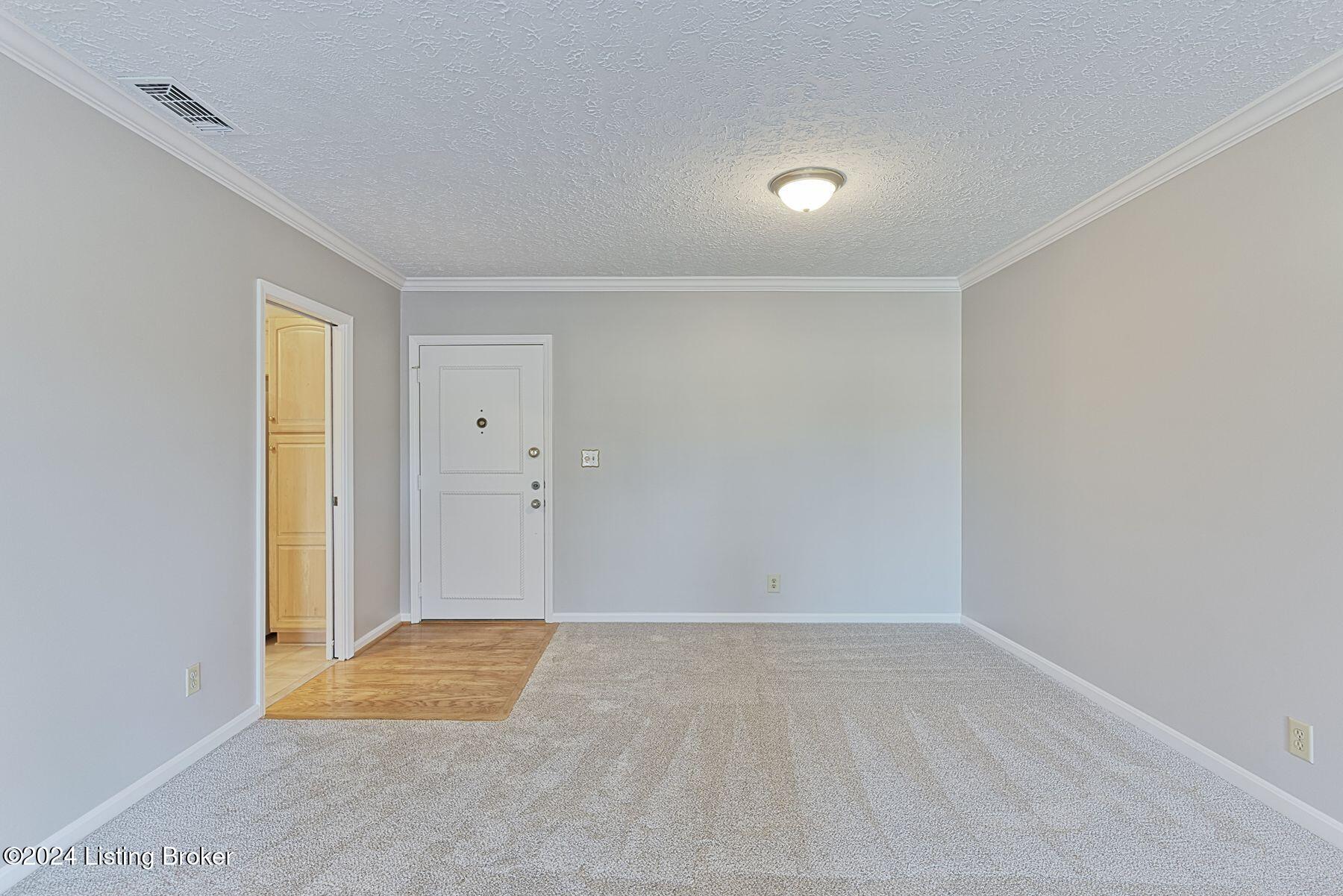 4180 Lyndon Way, 302