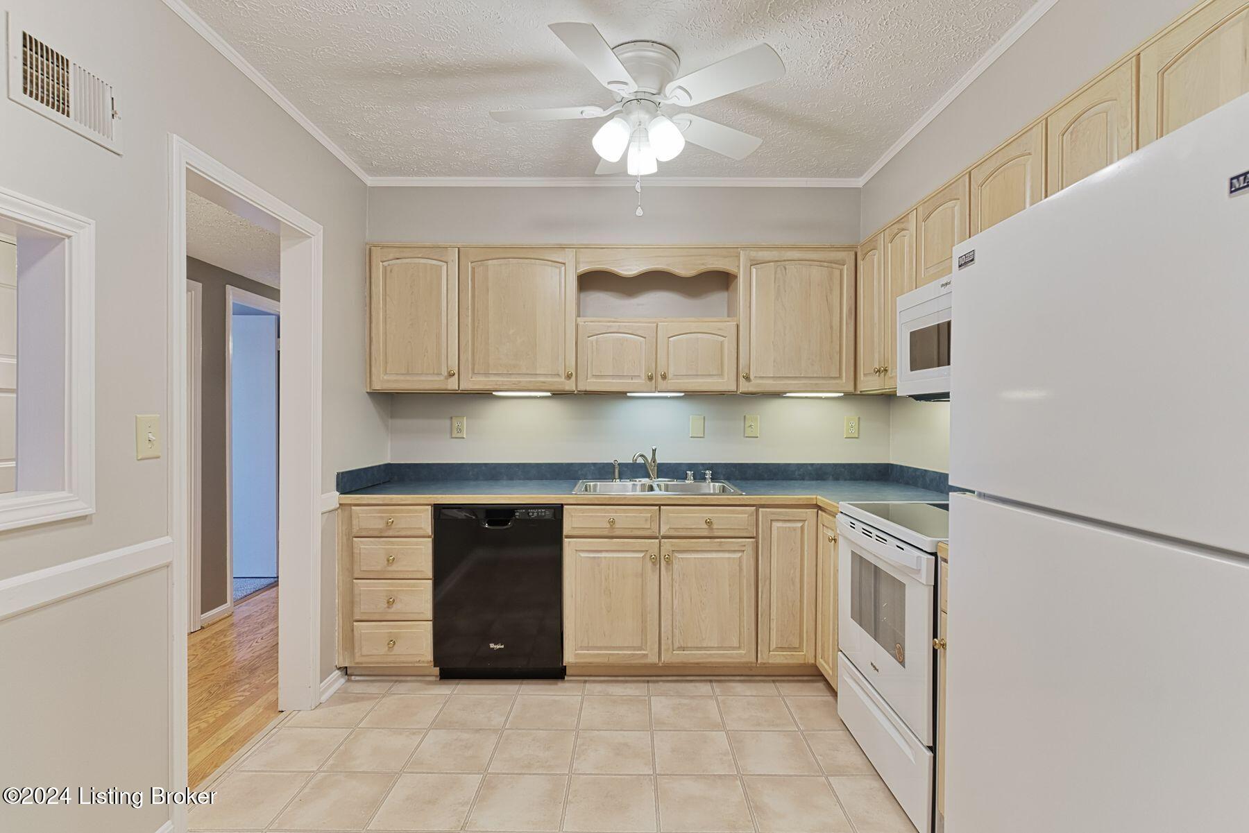 4180 Lyndon Way, 302