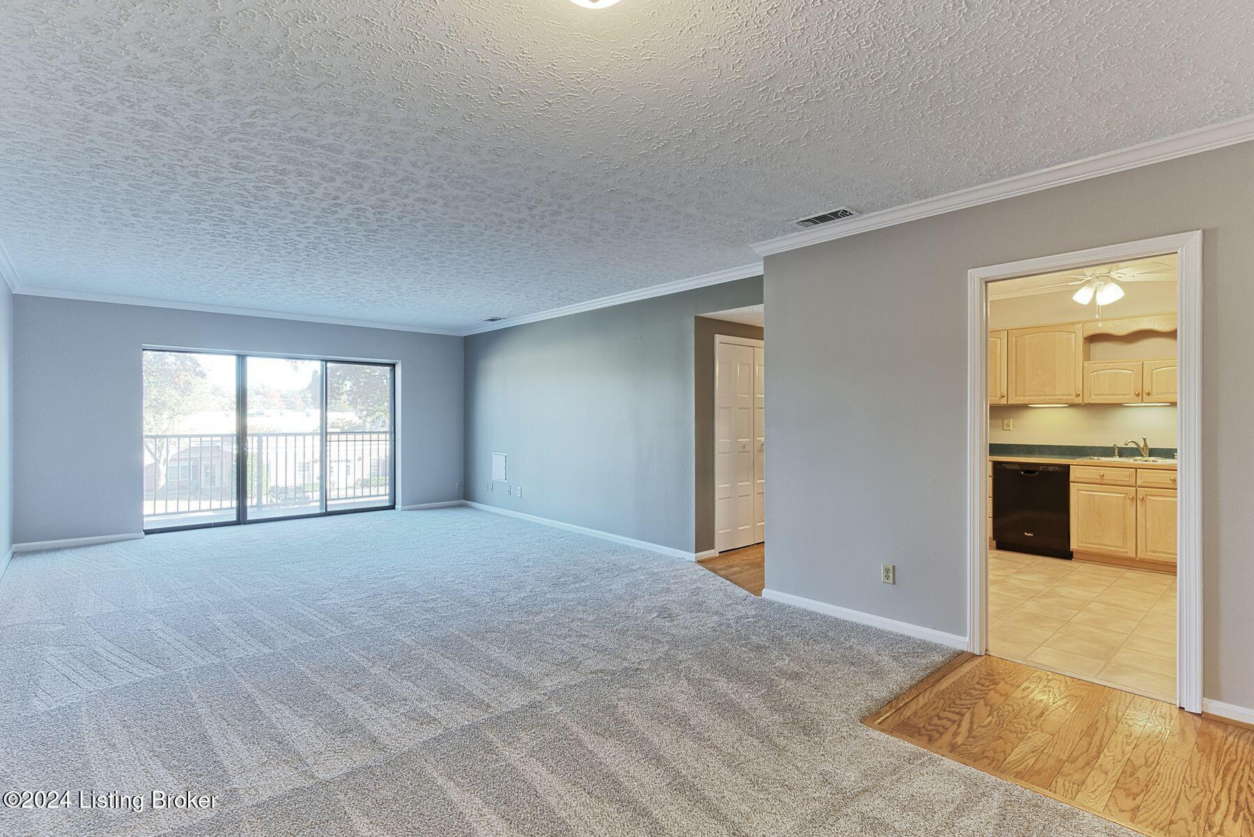 4180 Lyndon Way, 302
