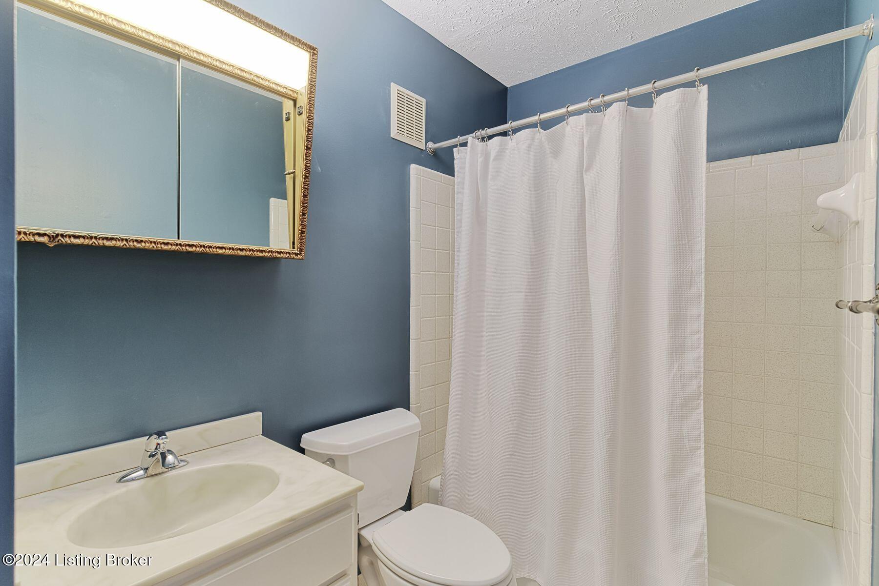 4180 Lyndon Way, 302
