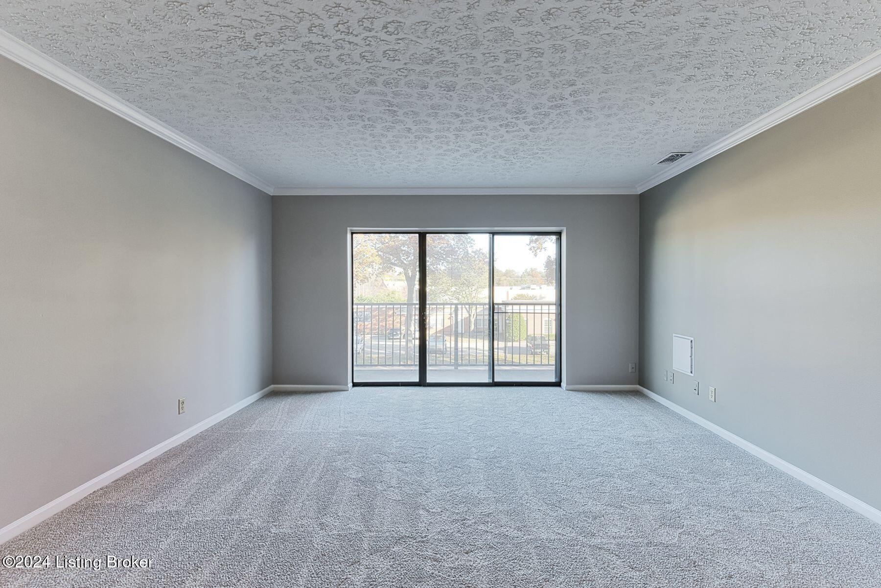4180 Lyndon Way, 302