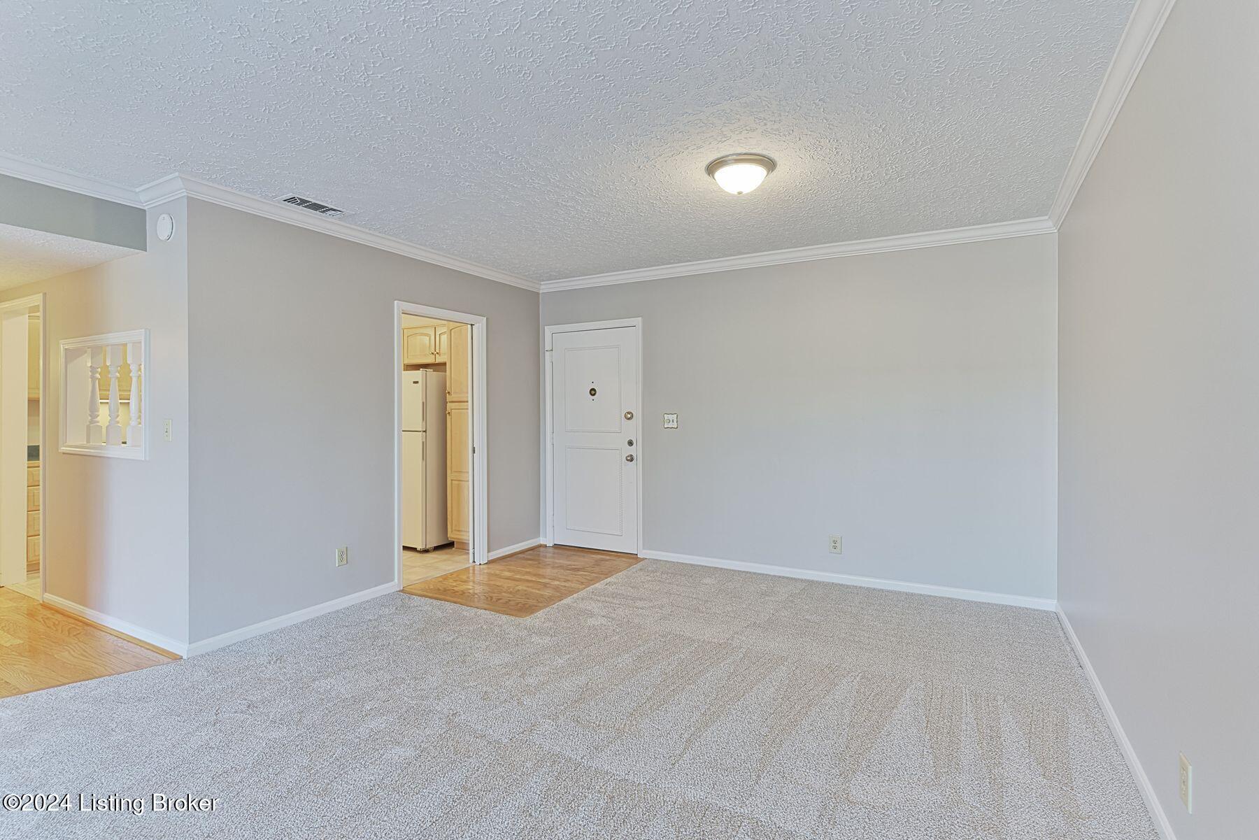 4180 Lyndon Way, 302