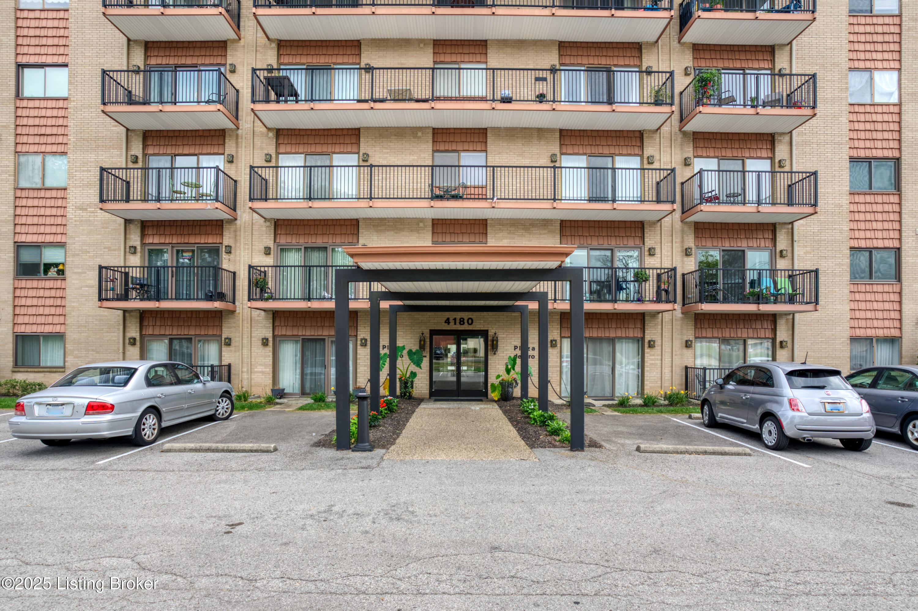 4180 Lyndon Way, 509