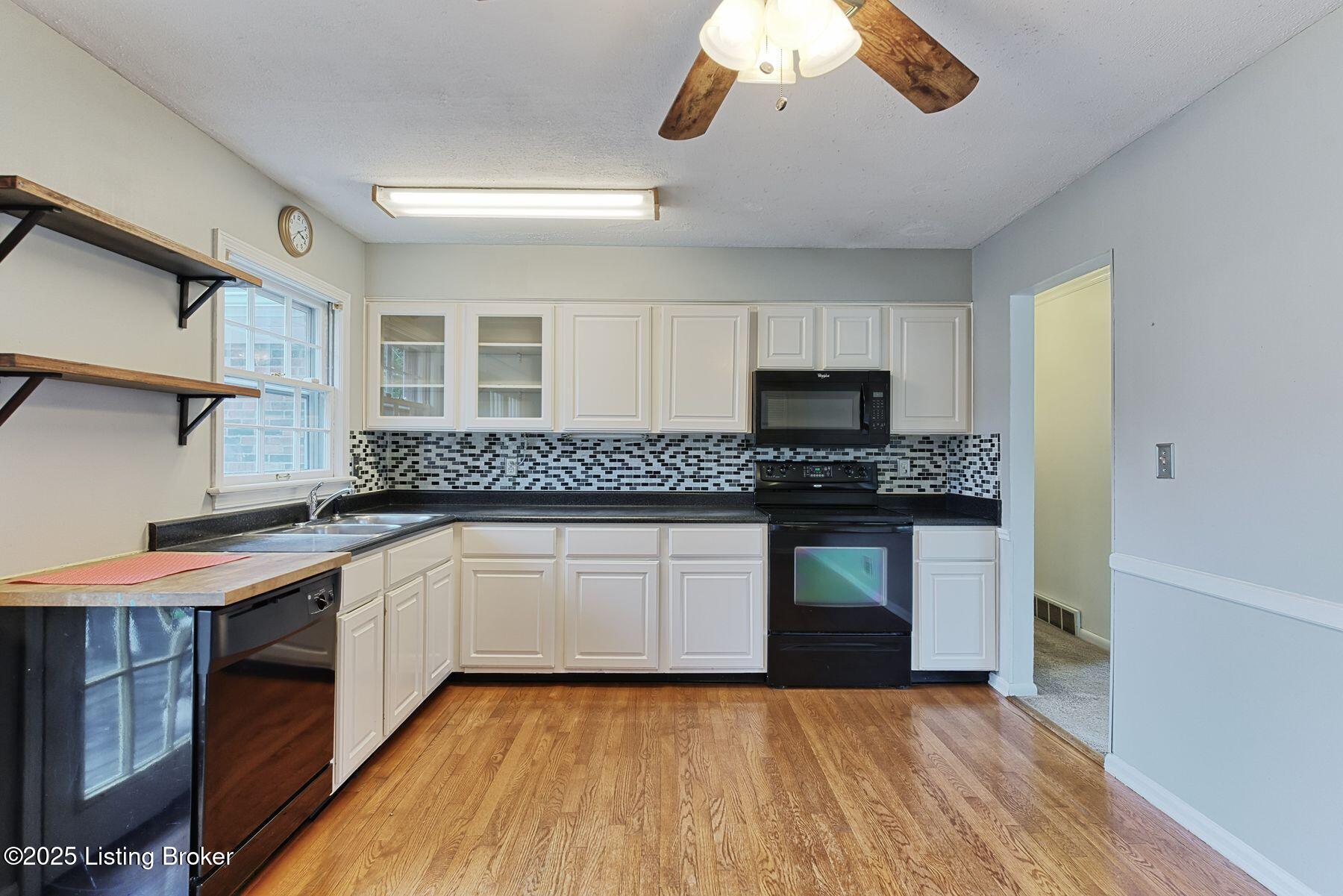 1809 Roosevelt Ave