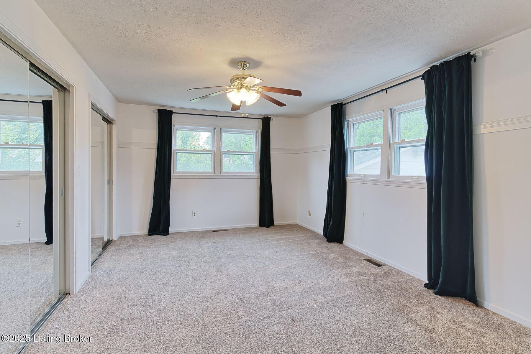 1809 Roosevelt Ave