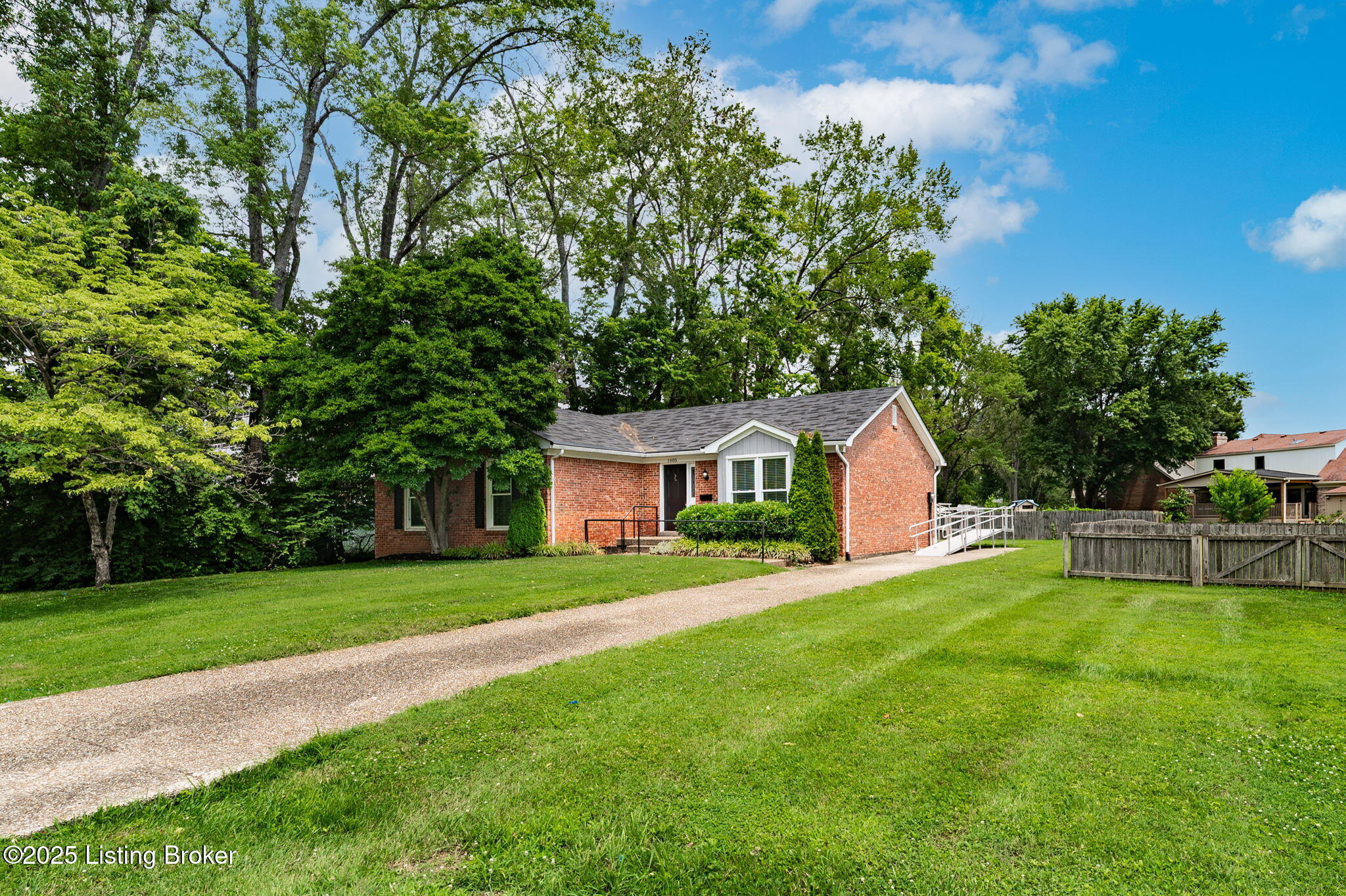 1605 Carlimar Ln