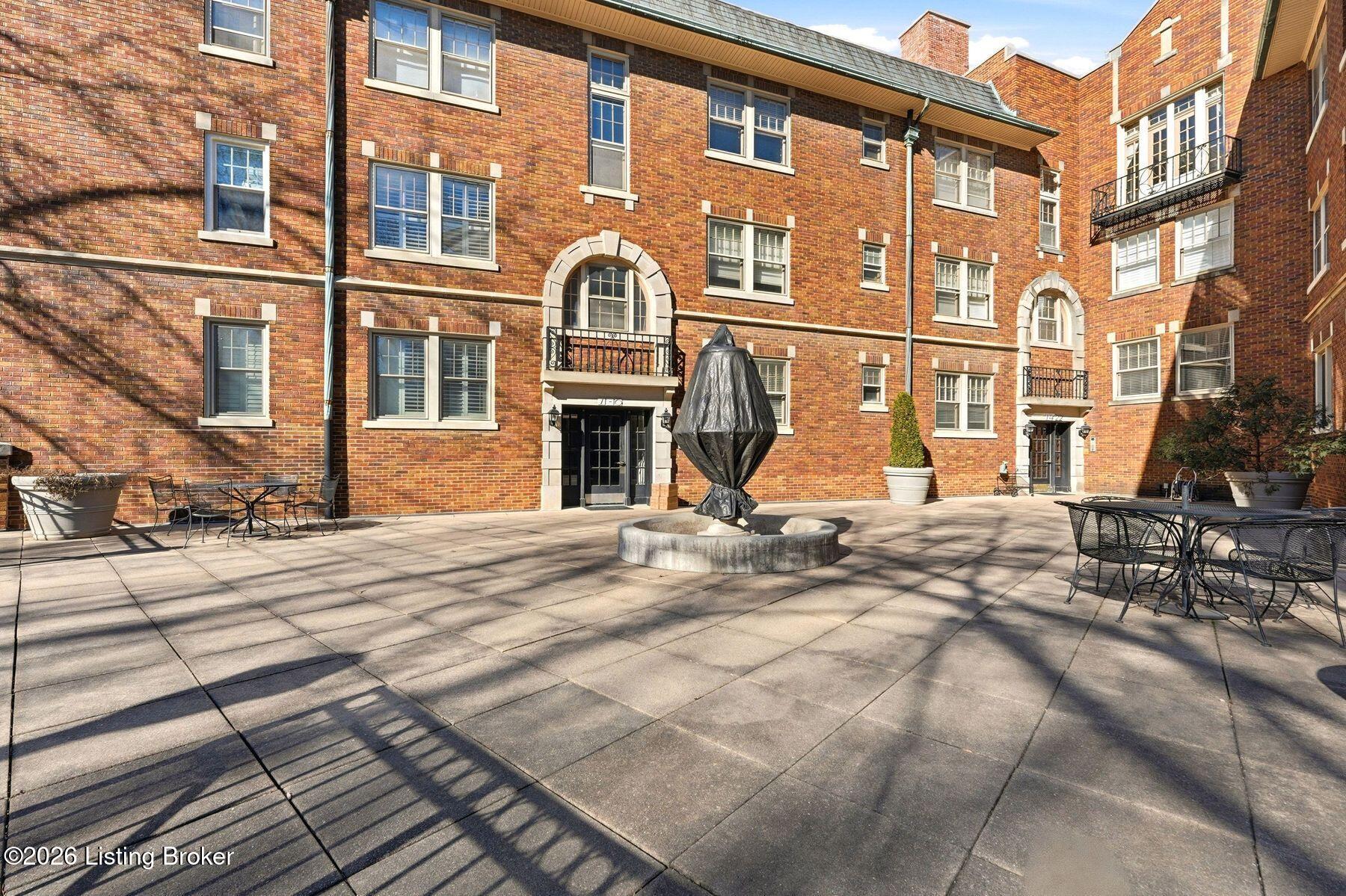 1601 Spring Dr 8