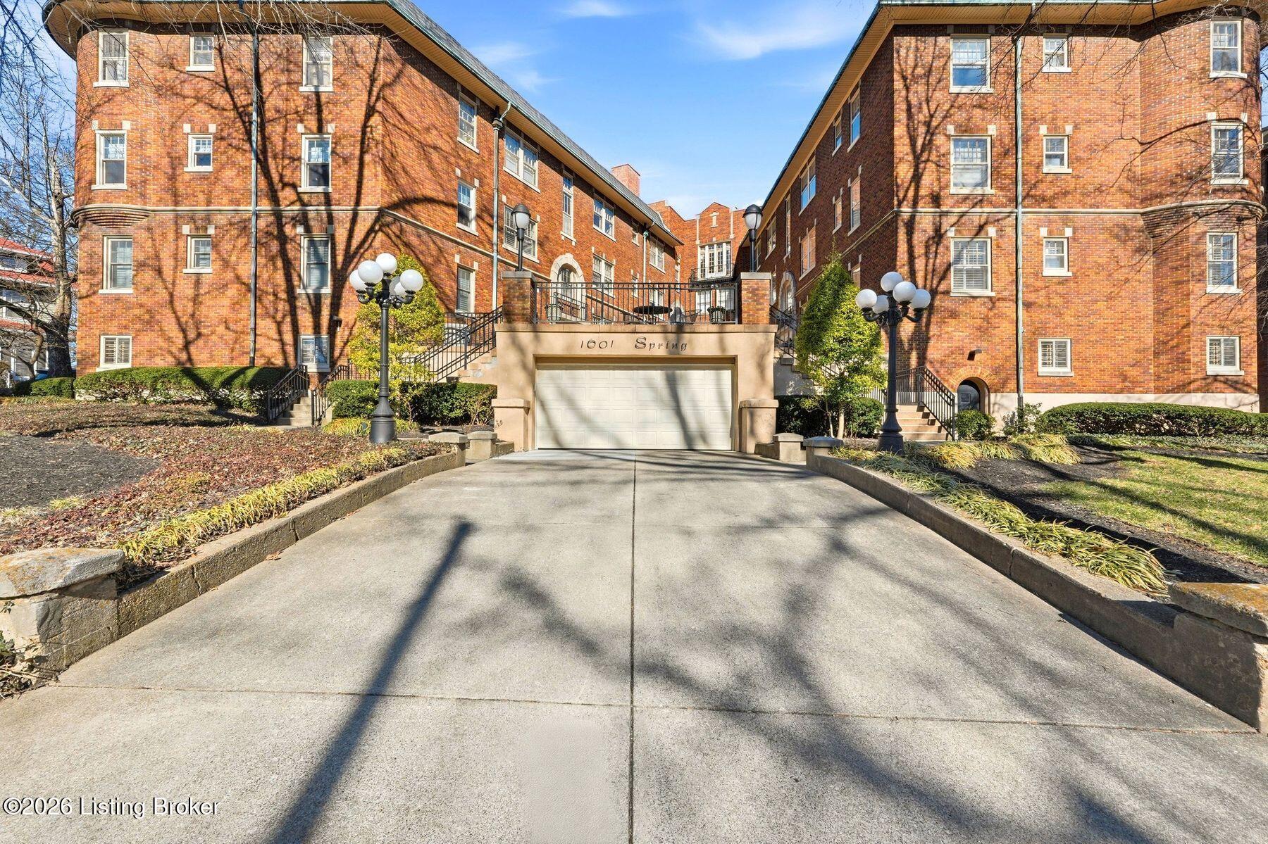 1601 Spring Dr 8