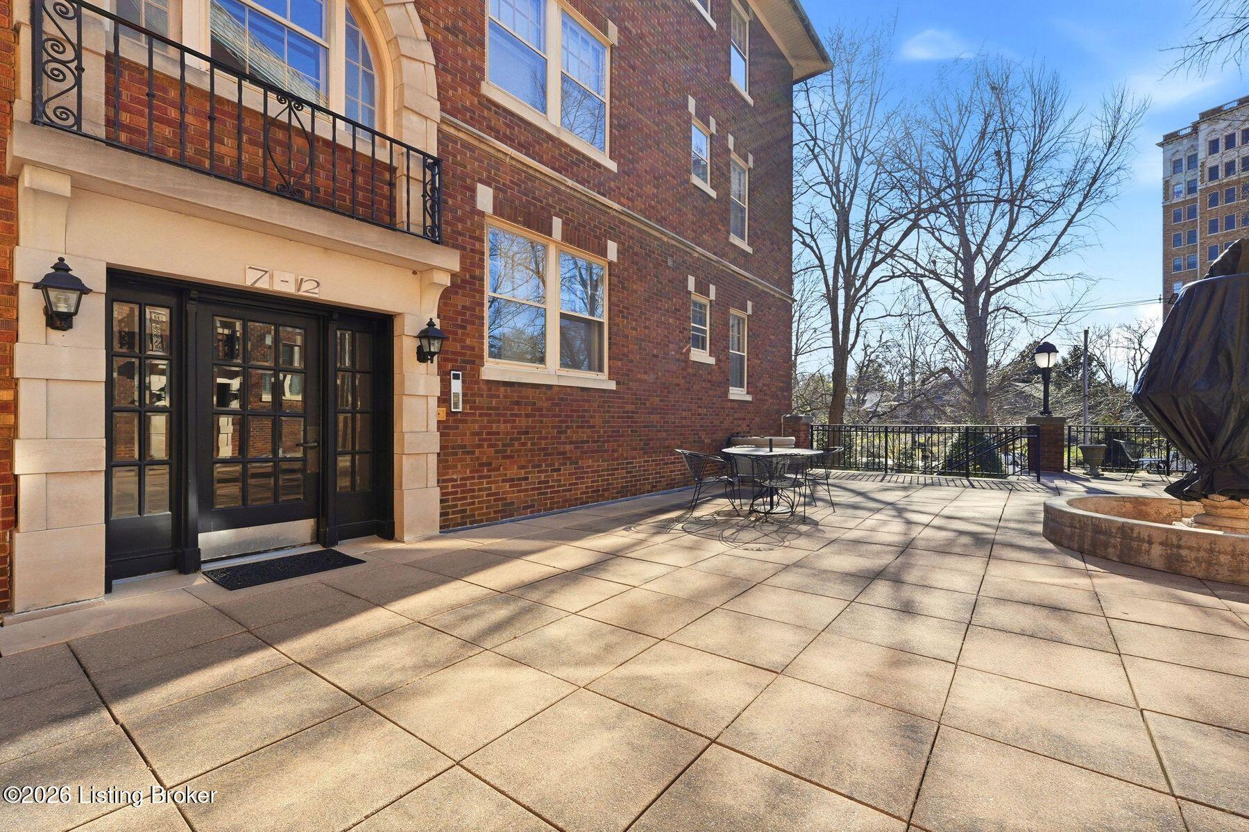 1601 Spring Dr 8