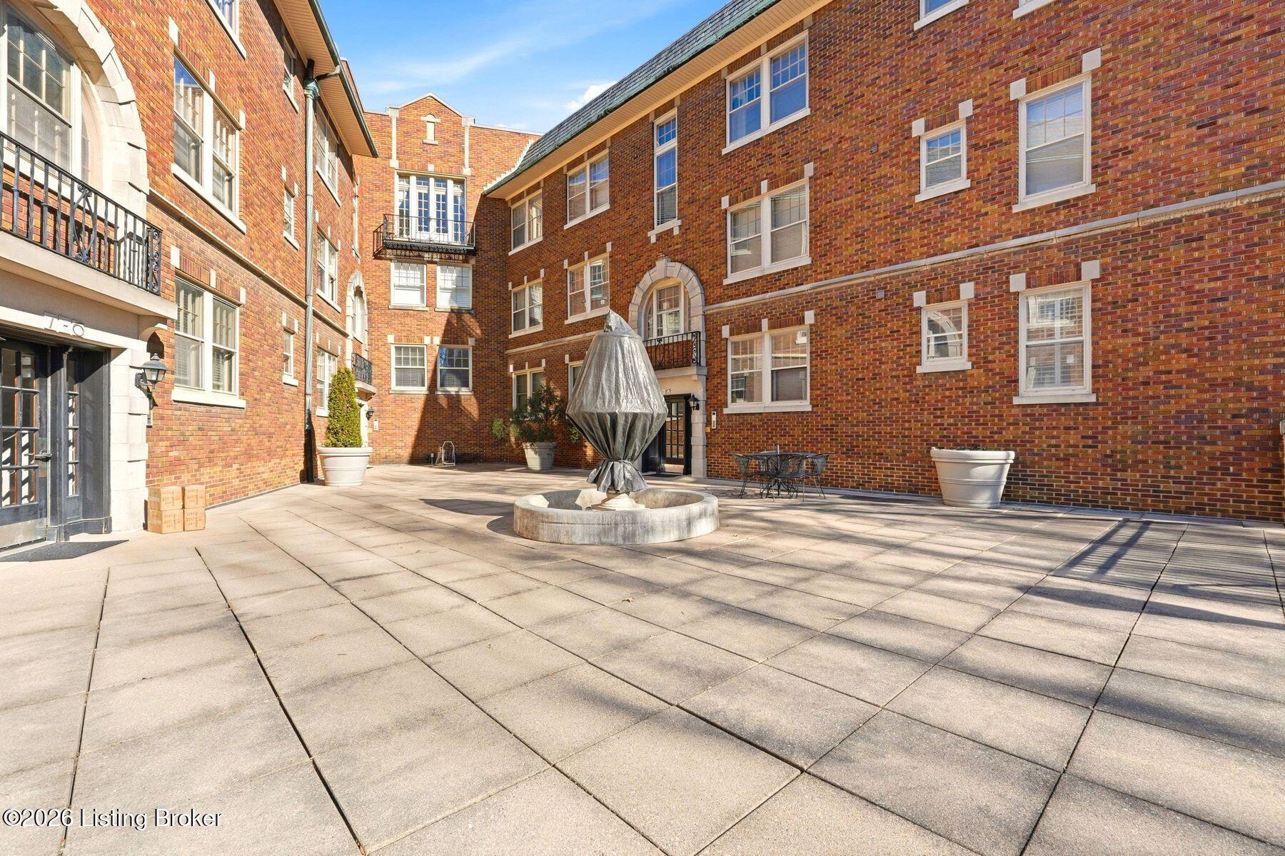 1601 Spring Dr 8