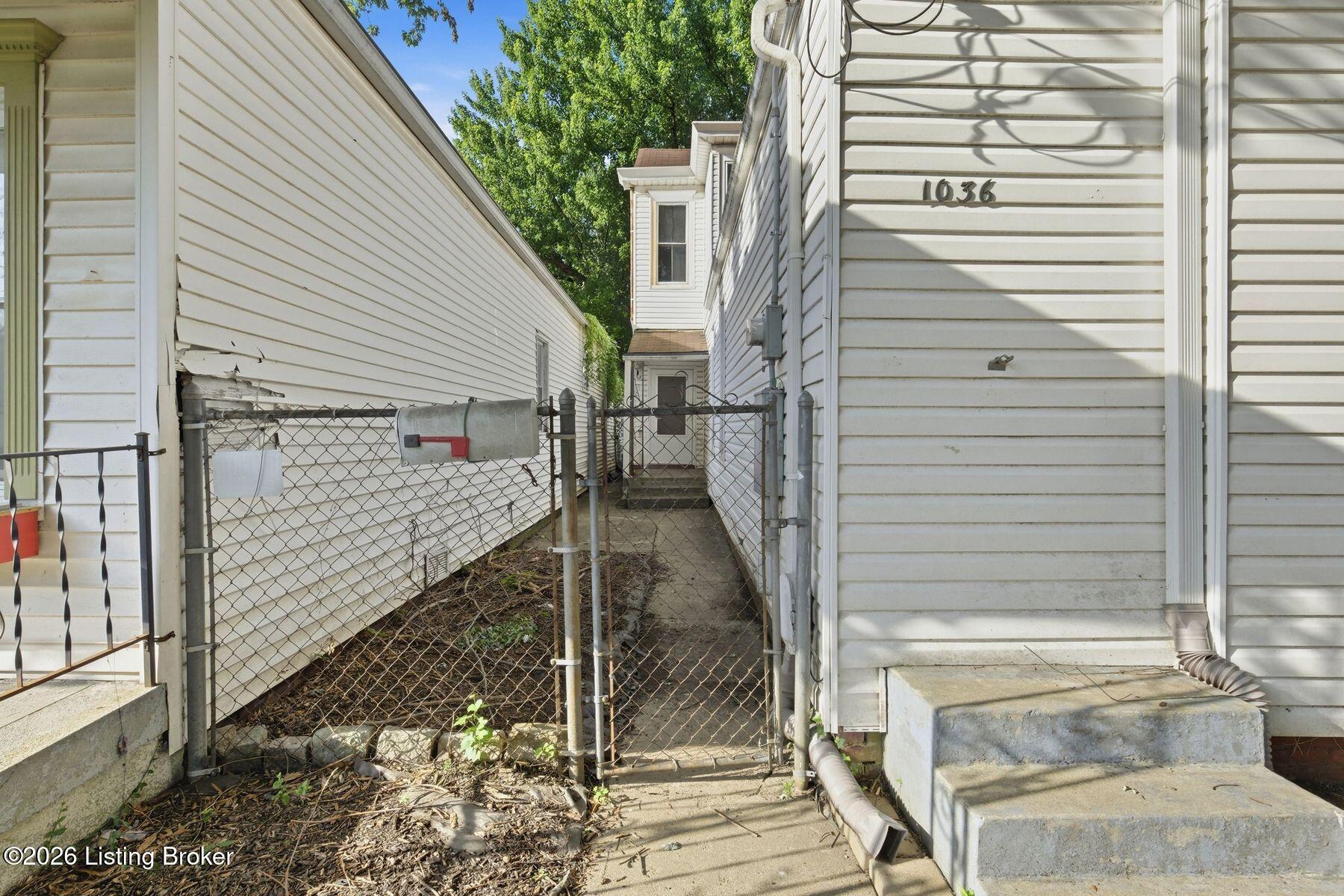 1036 E Caldwell St