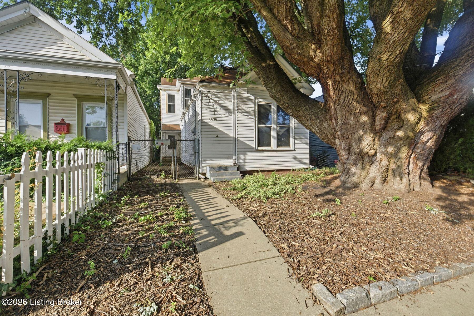 1036 E Caldwell St