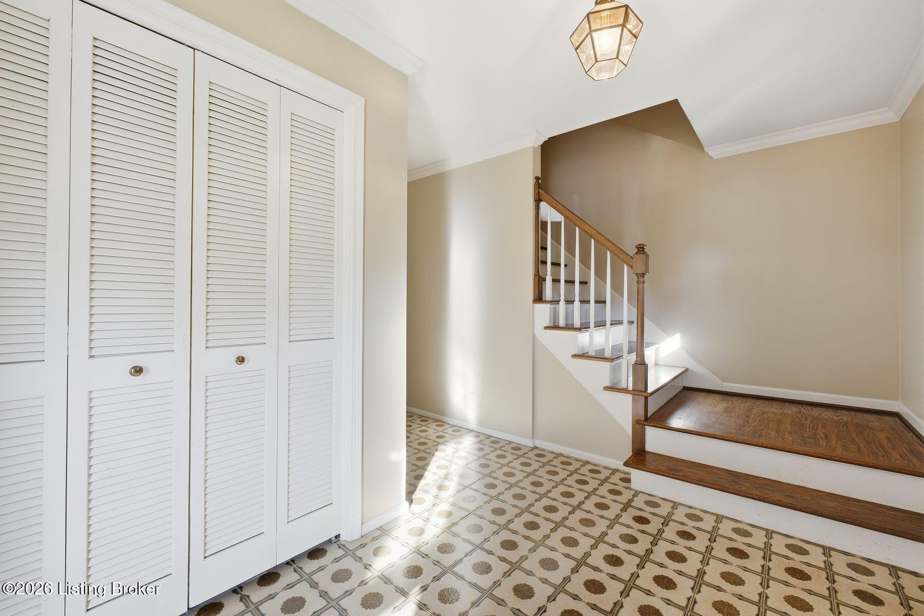 2324 Thornhill Rd