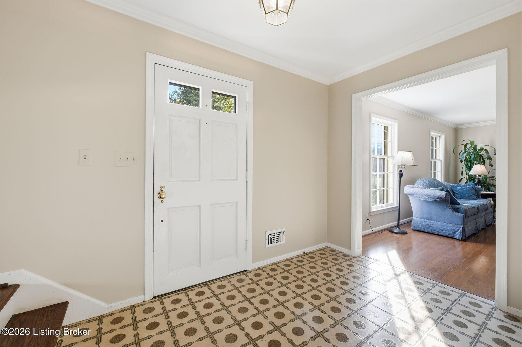 2324 Thornhill Rd