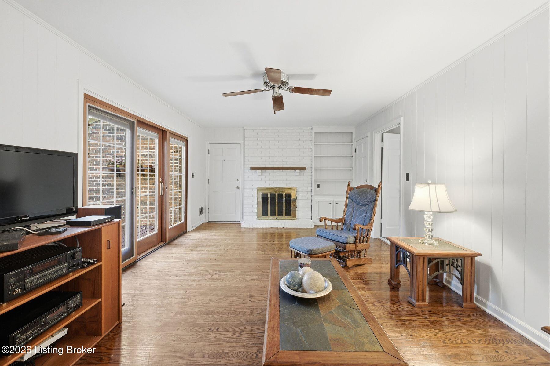 2324 Thornhill Rd