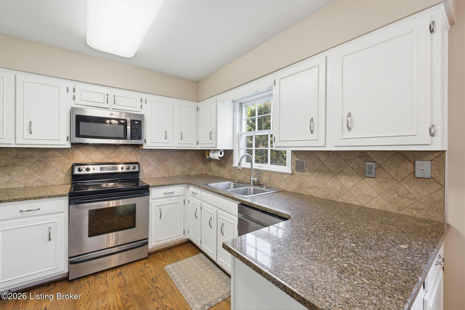 2324 Thornhill Rd