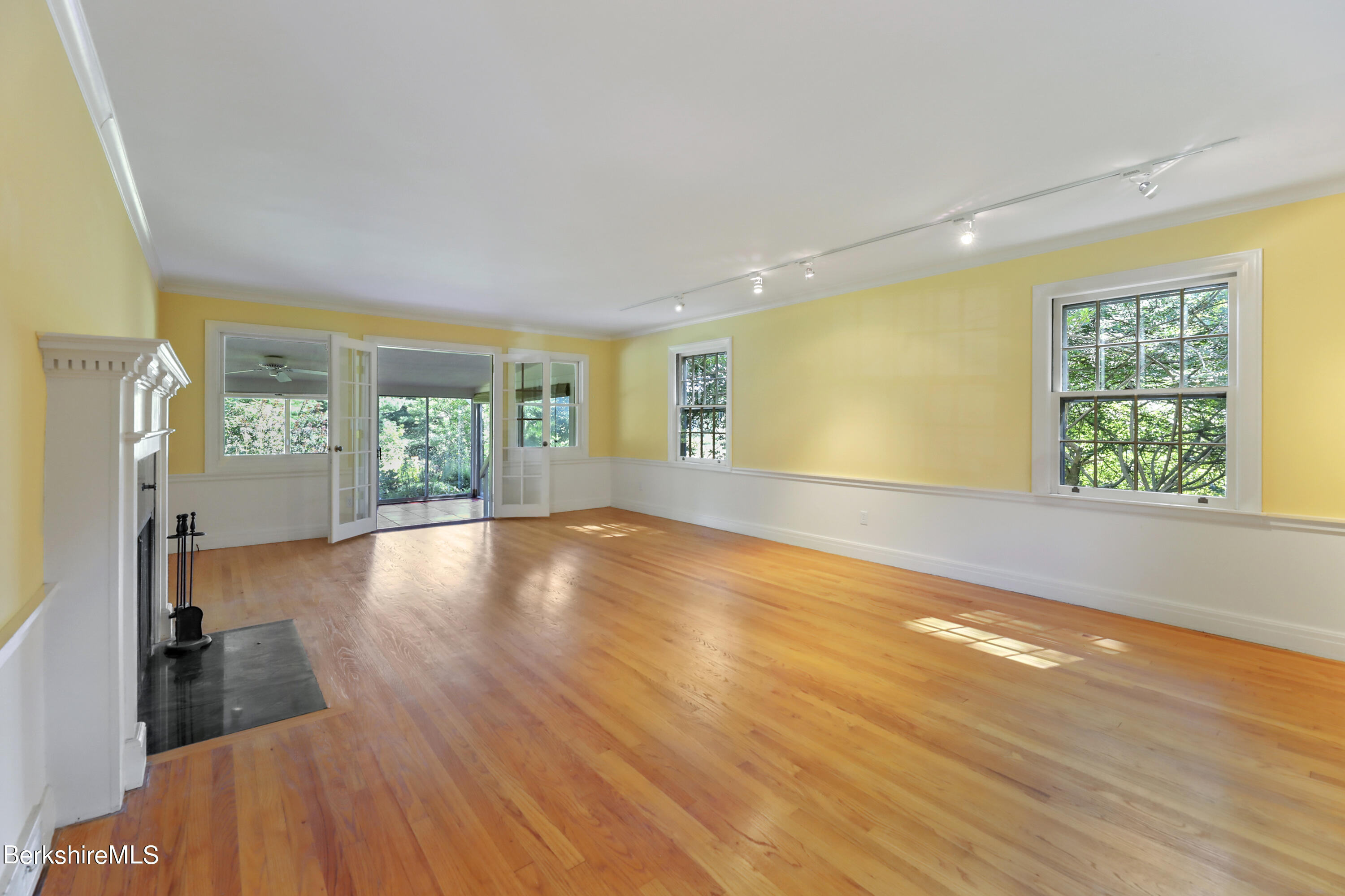 295 Holmes Rd