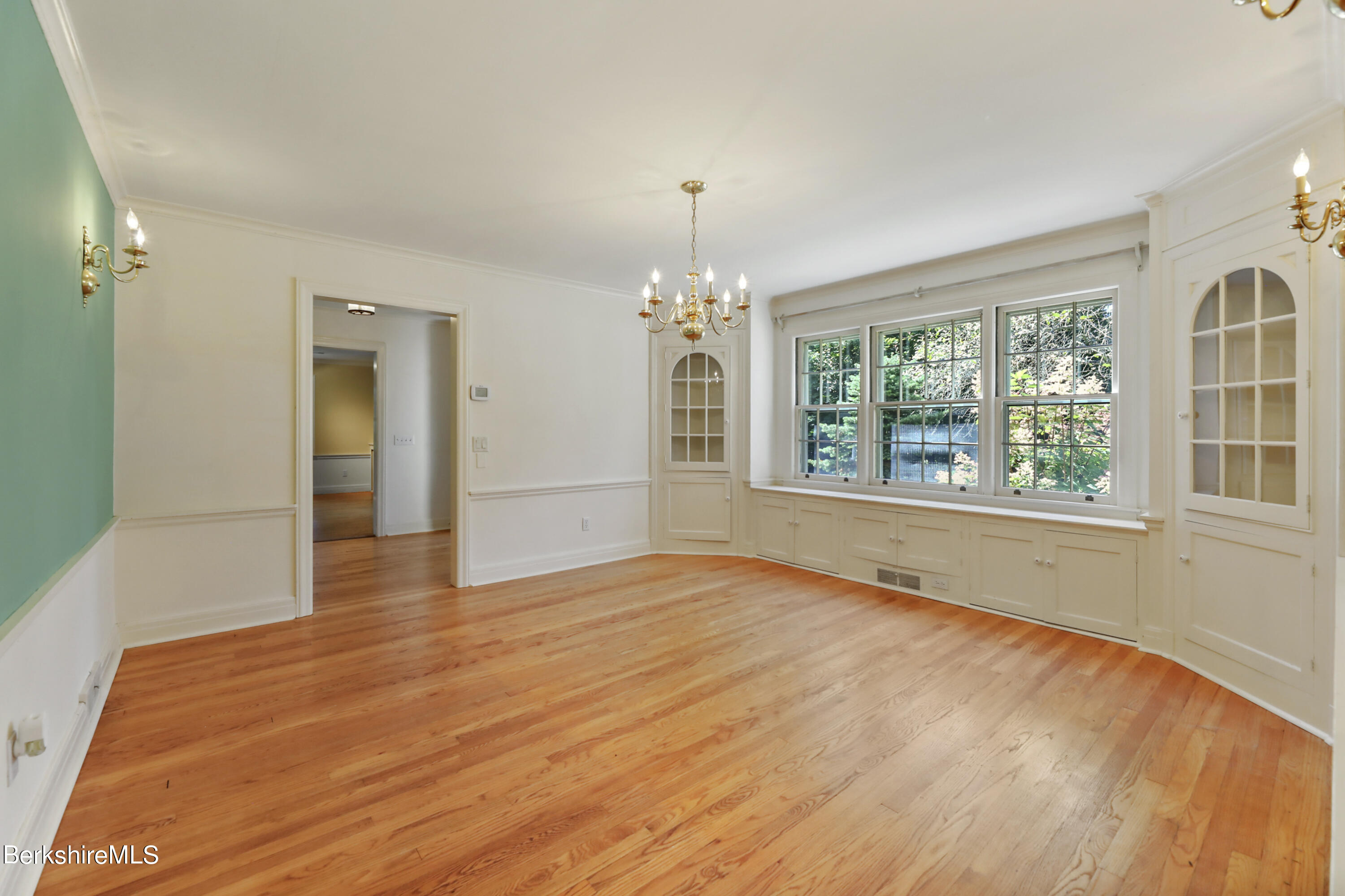 295 Holmes Rd