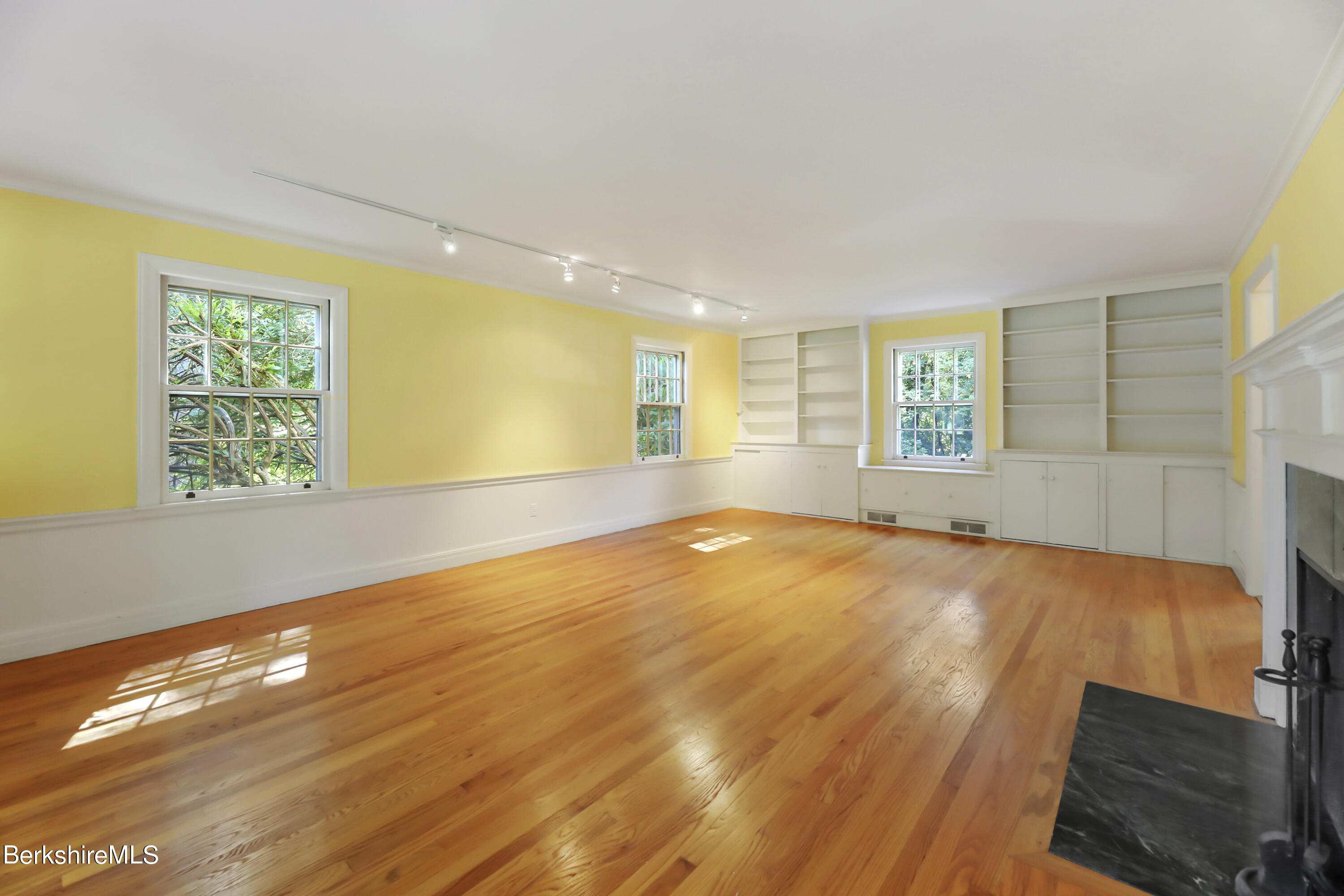 295 Holmes Rd