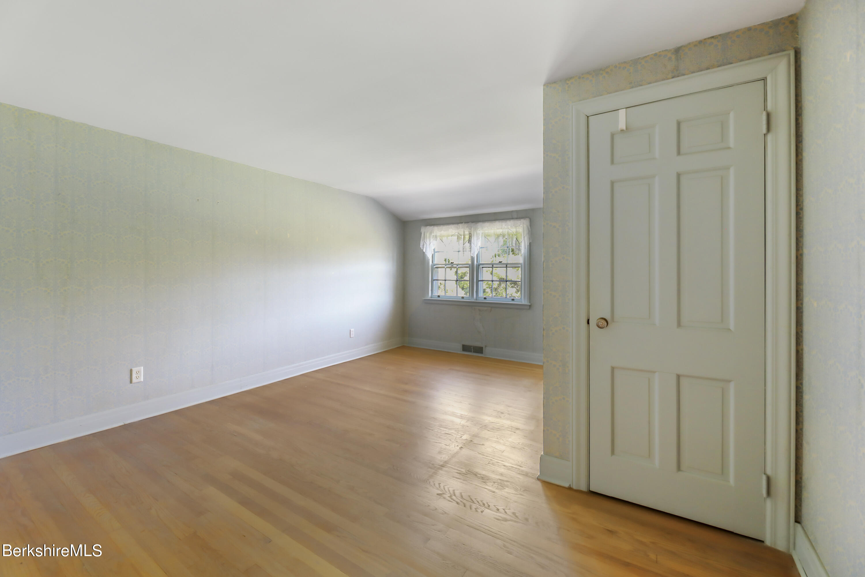 295 Holmes Rd