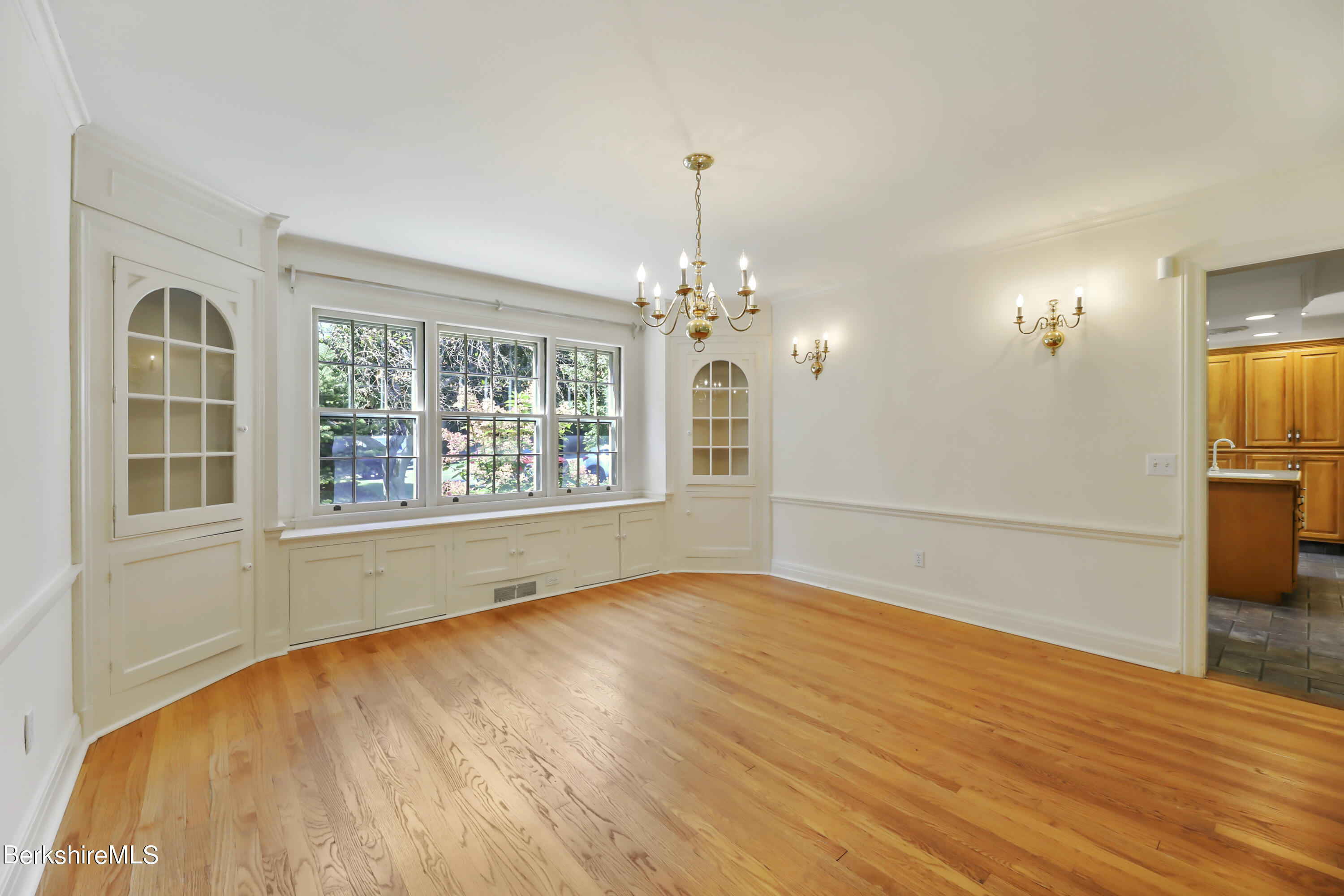 295 Holmes Rd