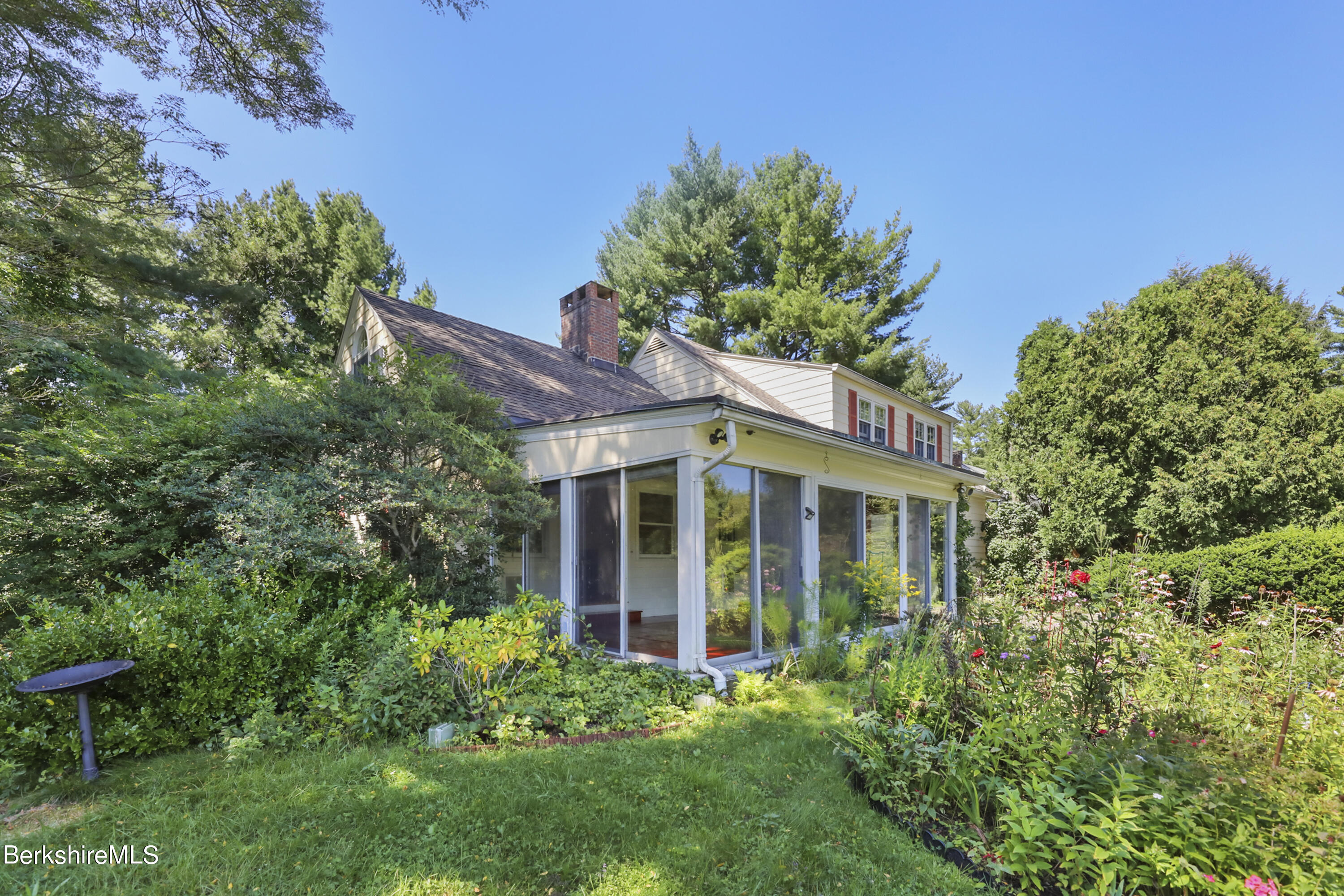 295 Holmes Rd
