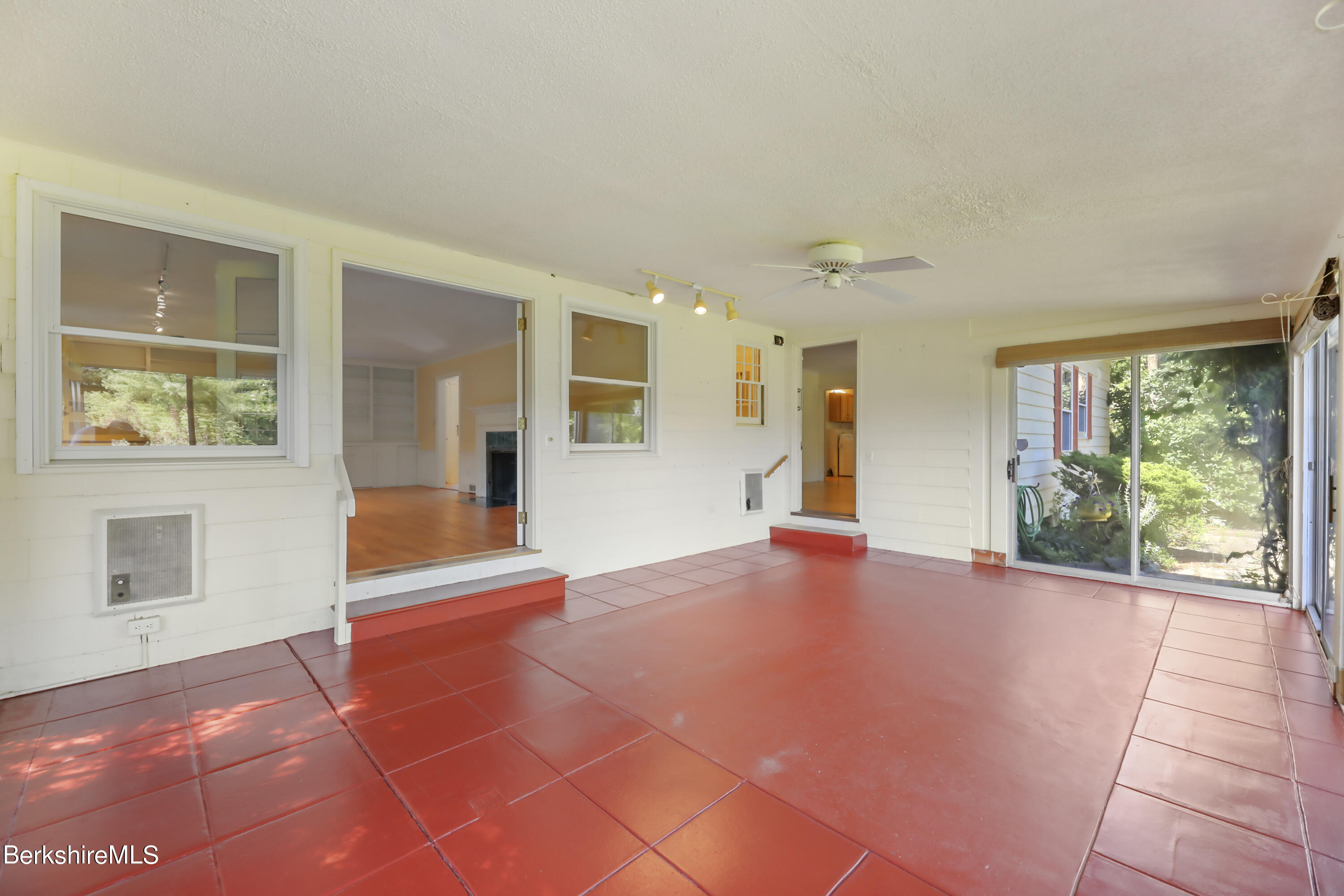 295 Holmes Rd