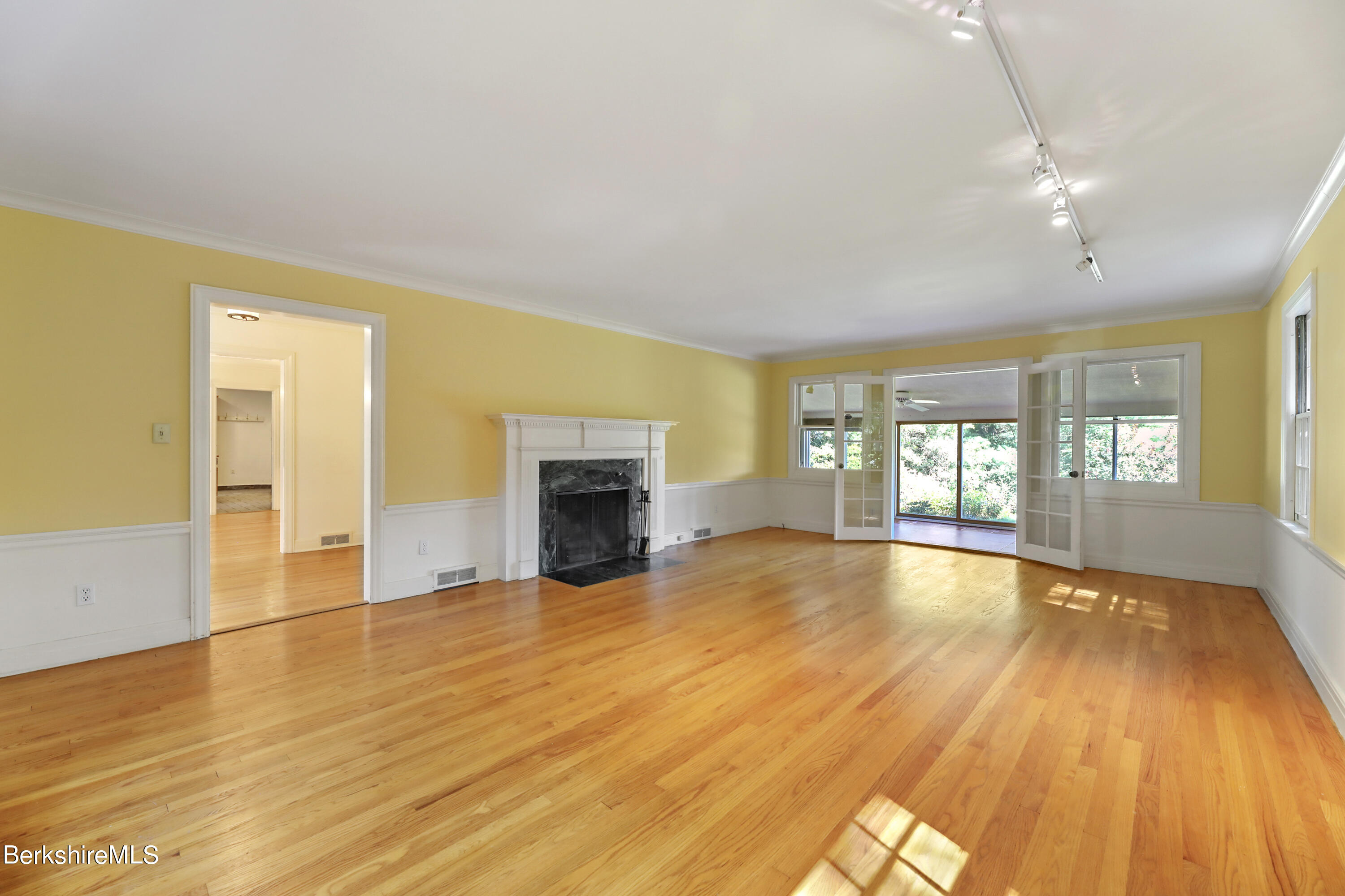 295 Holmes Rd