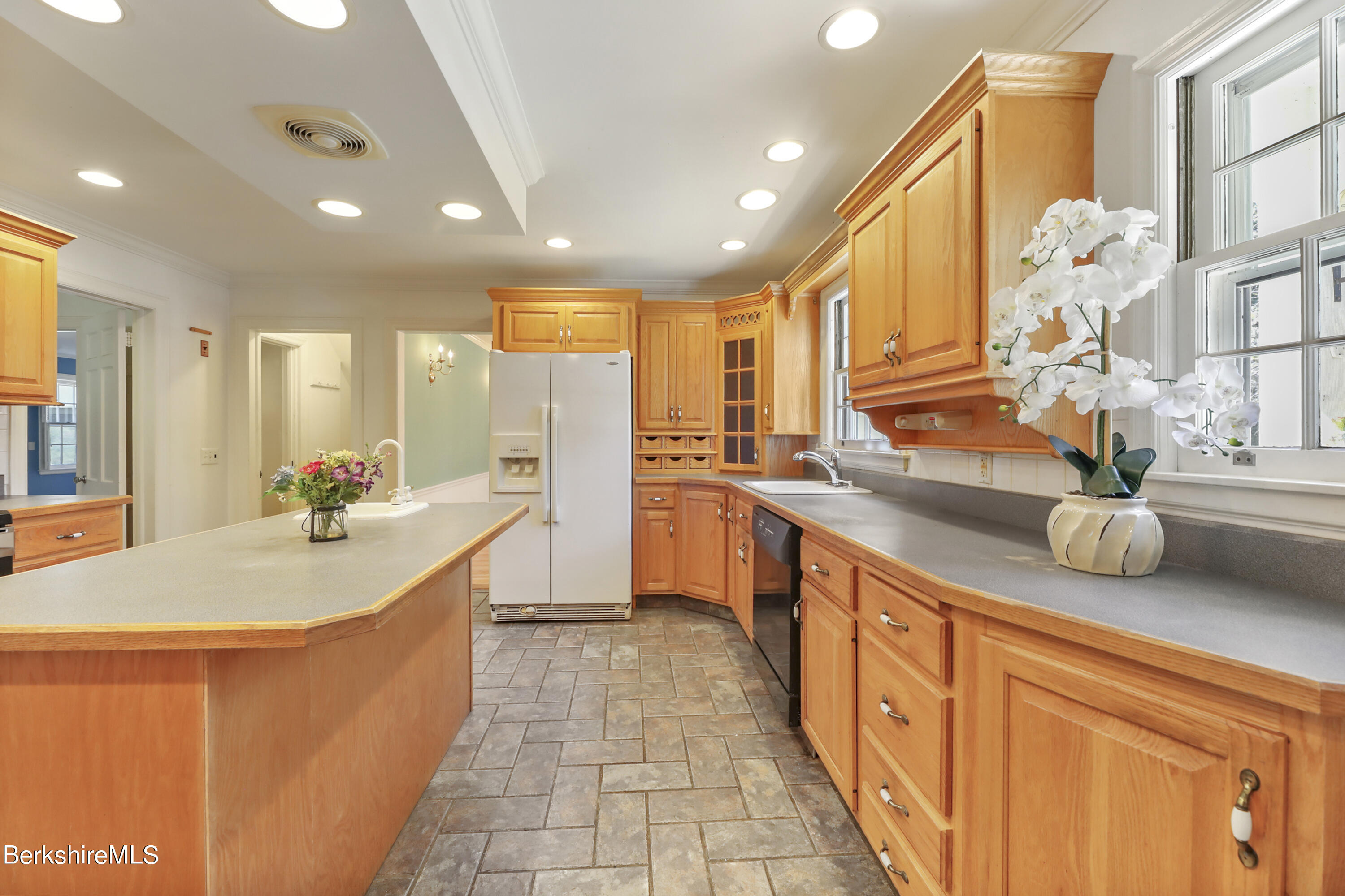 295 Holmes Rd