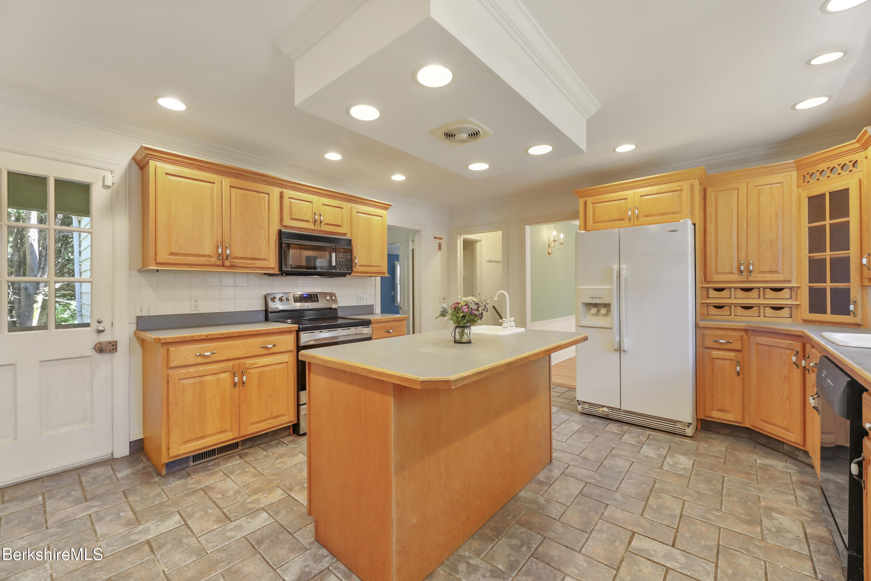 295 Holmes Rd