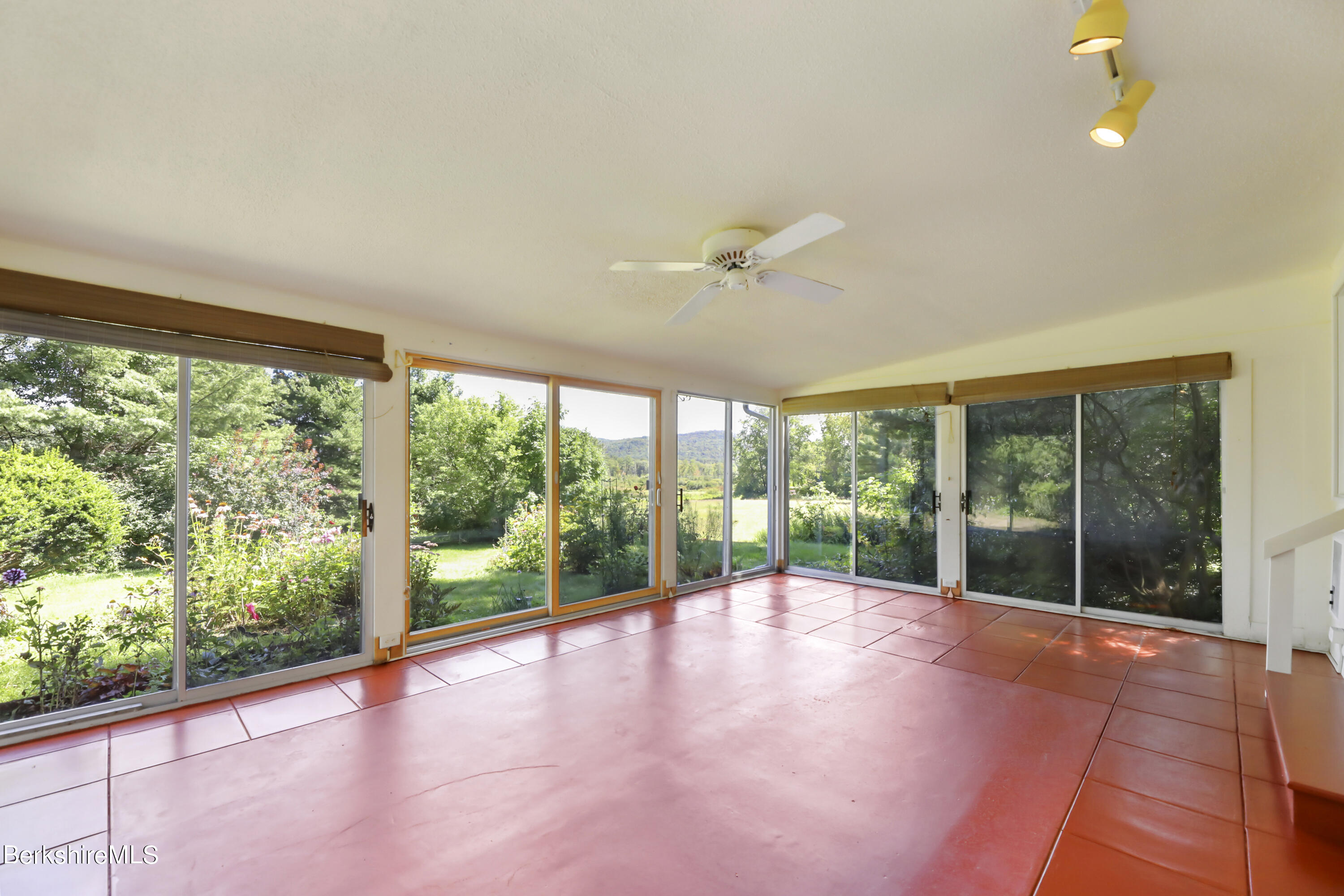 295 Holmes Rd