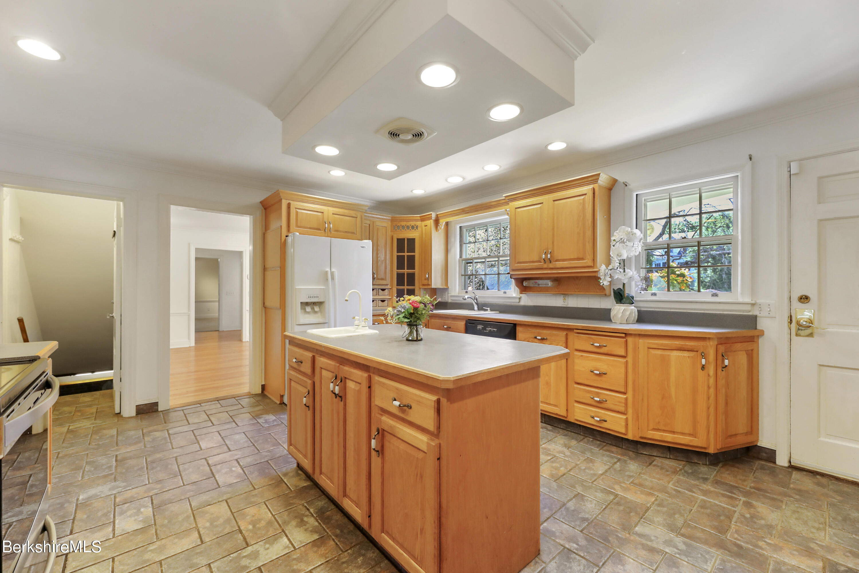 295 Holmes Rd