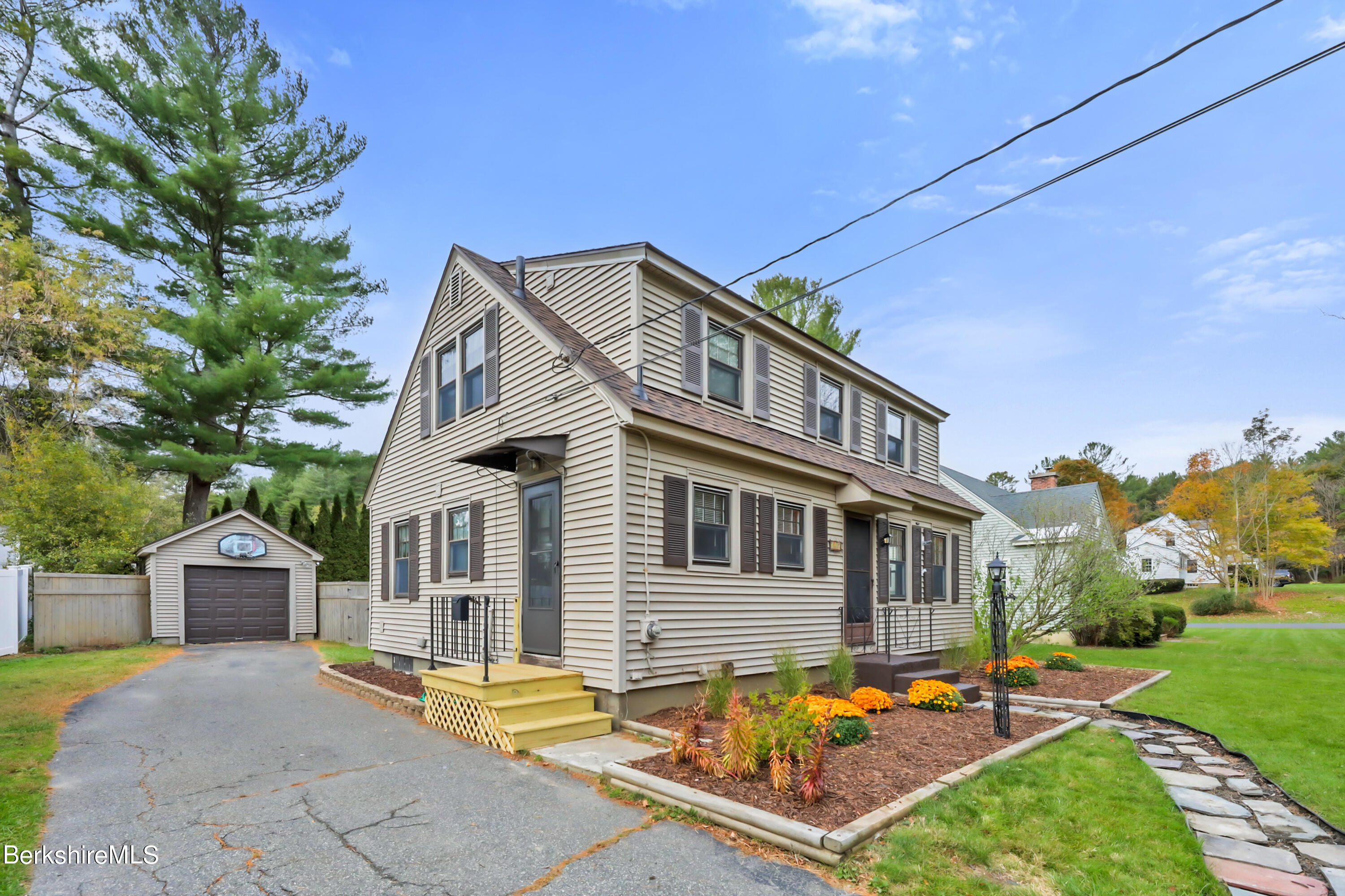 142 Jason St