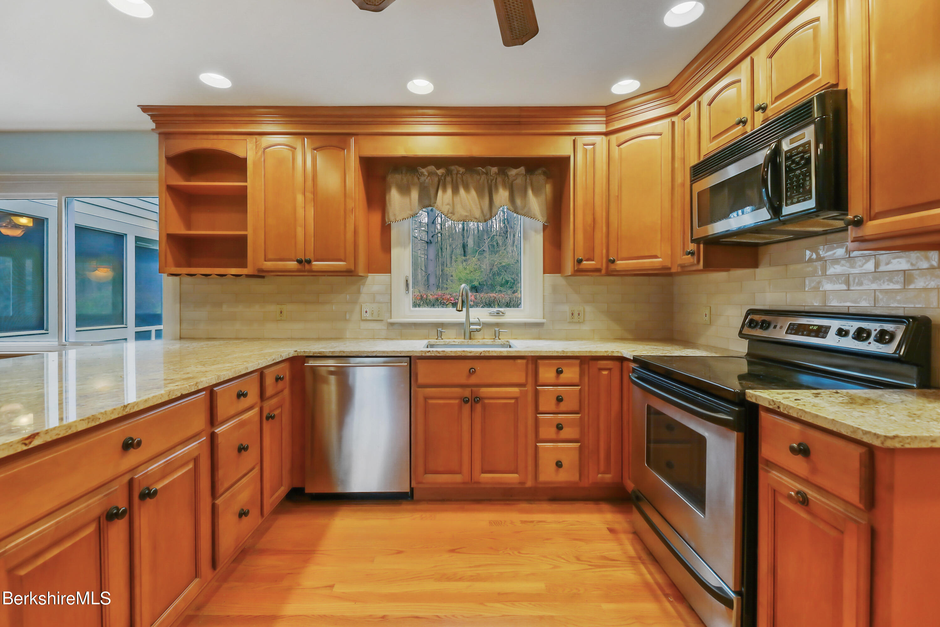 31 Pinecrest Dr