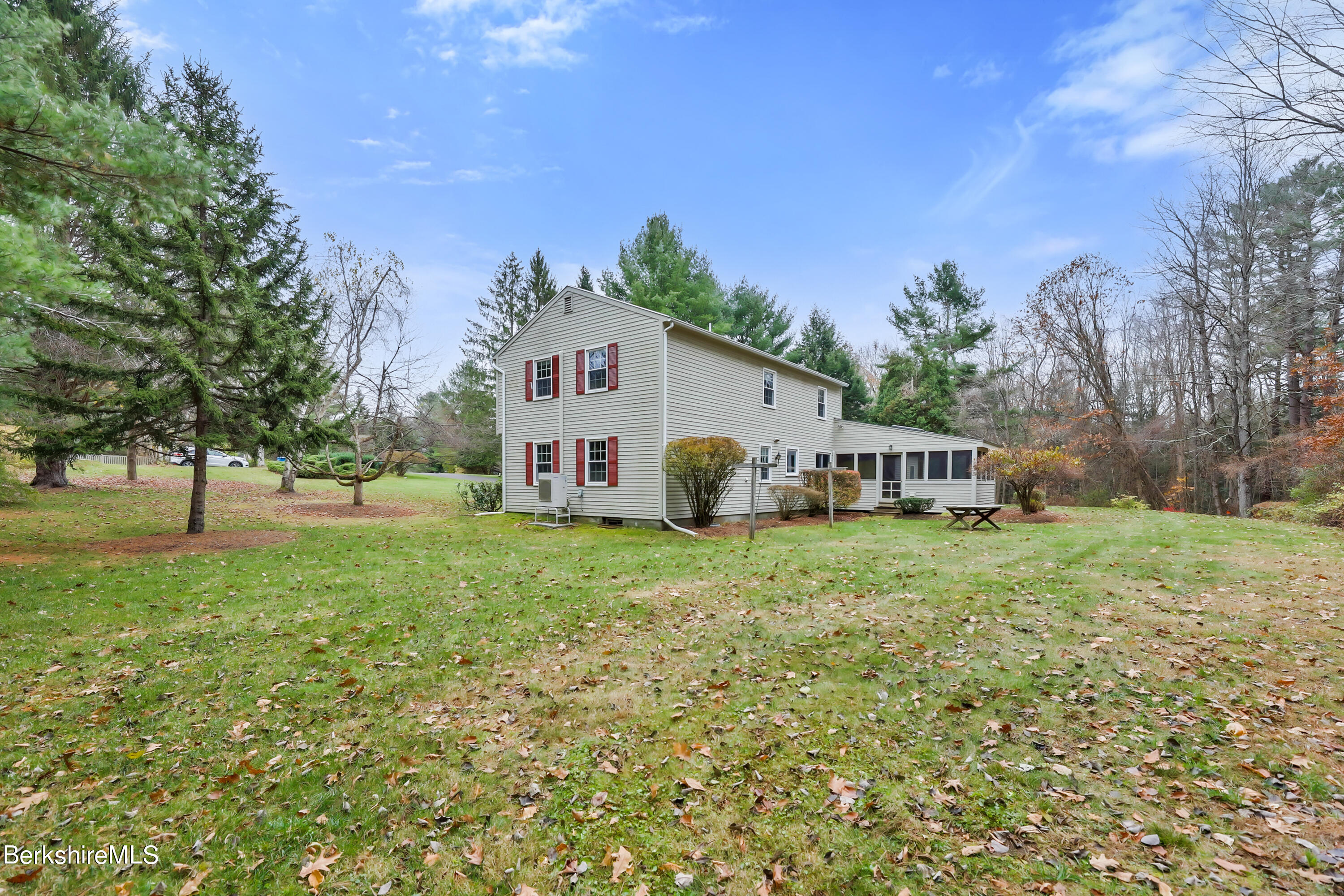 31 Pinecrest Dr